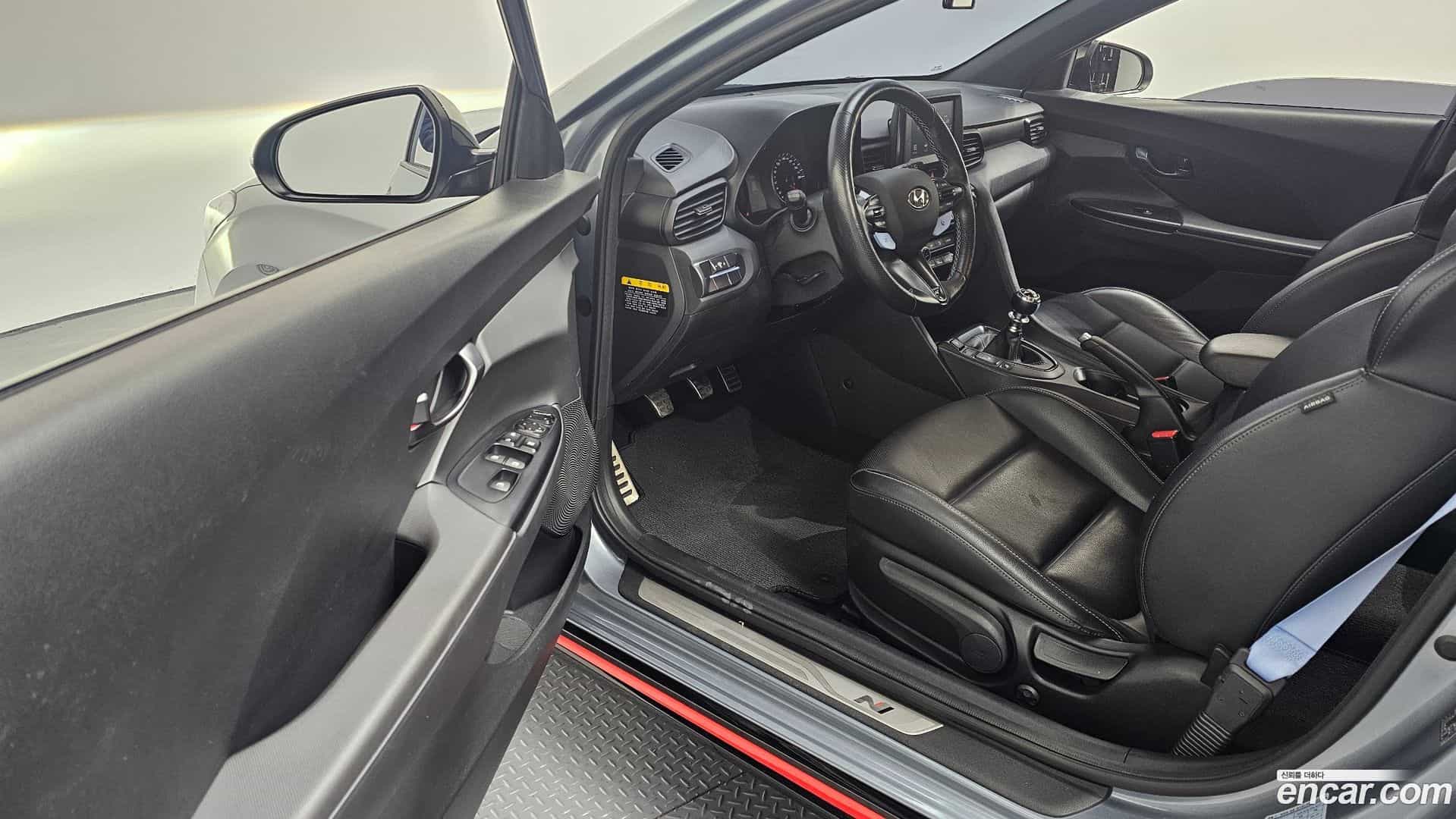 Veloster Hyundai 2018.8-OPTION-015