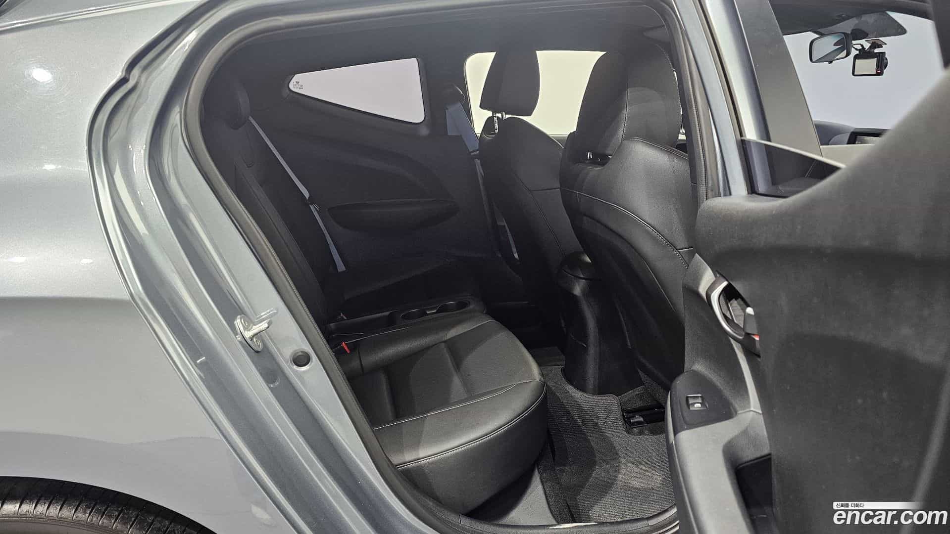 Veloster Hyundai 2018.8-OPTION-016