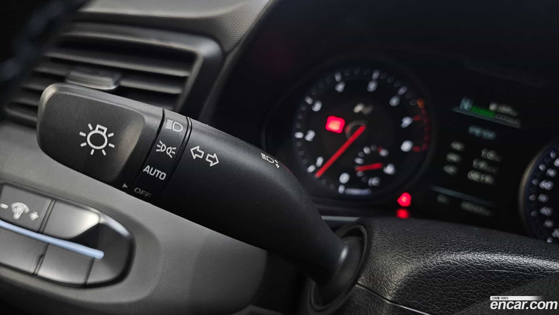 Veloster Hyundai 2018.8-OPTION-022