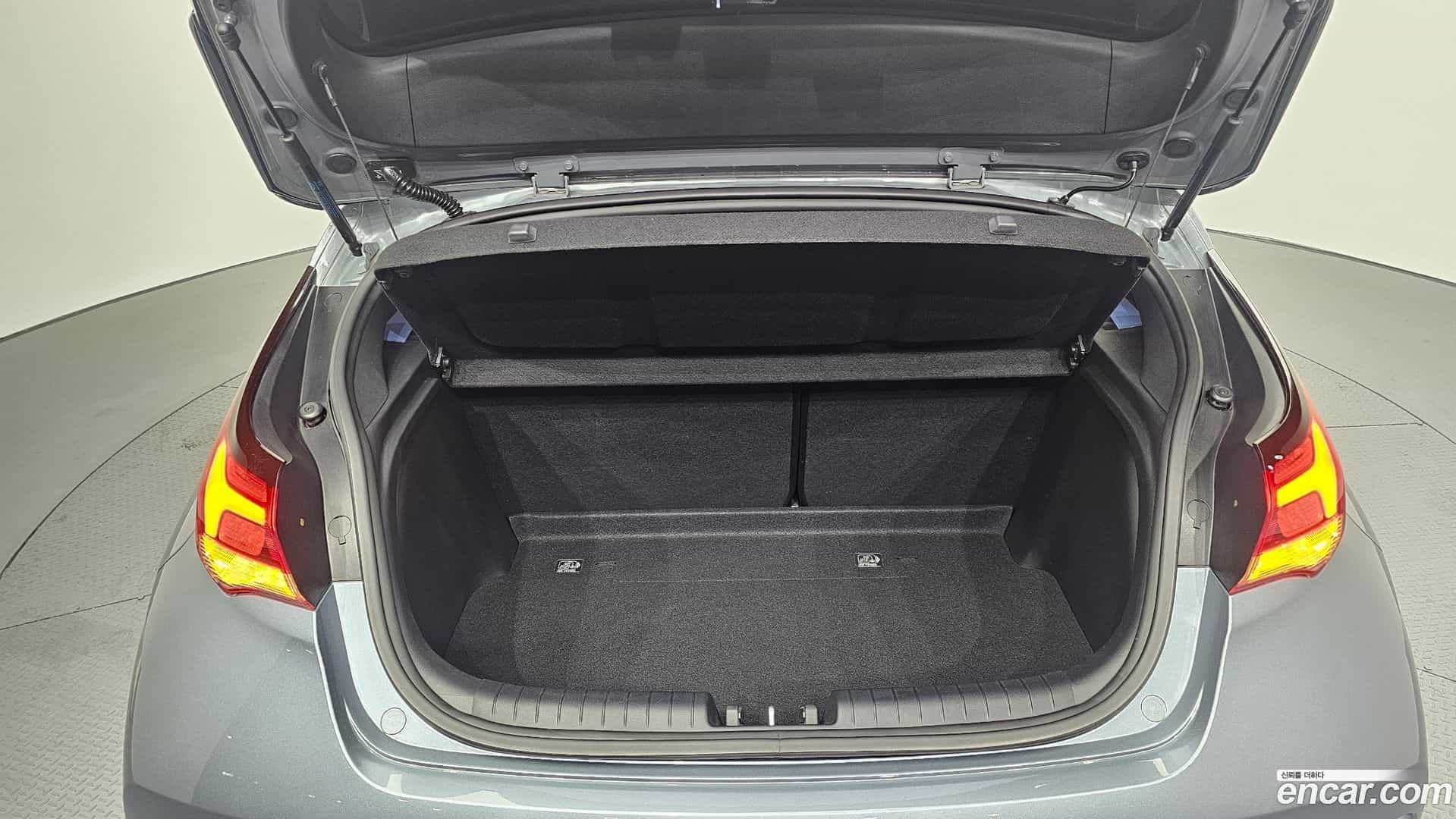 Veloster Hyundai 2018.8-OPTION-024