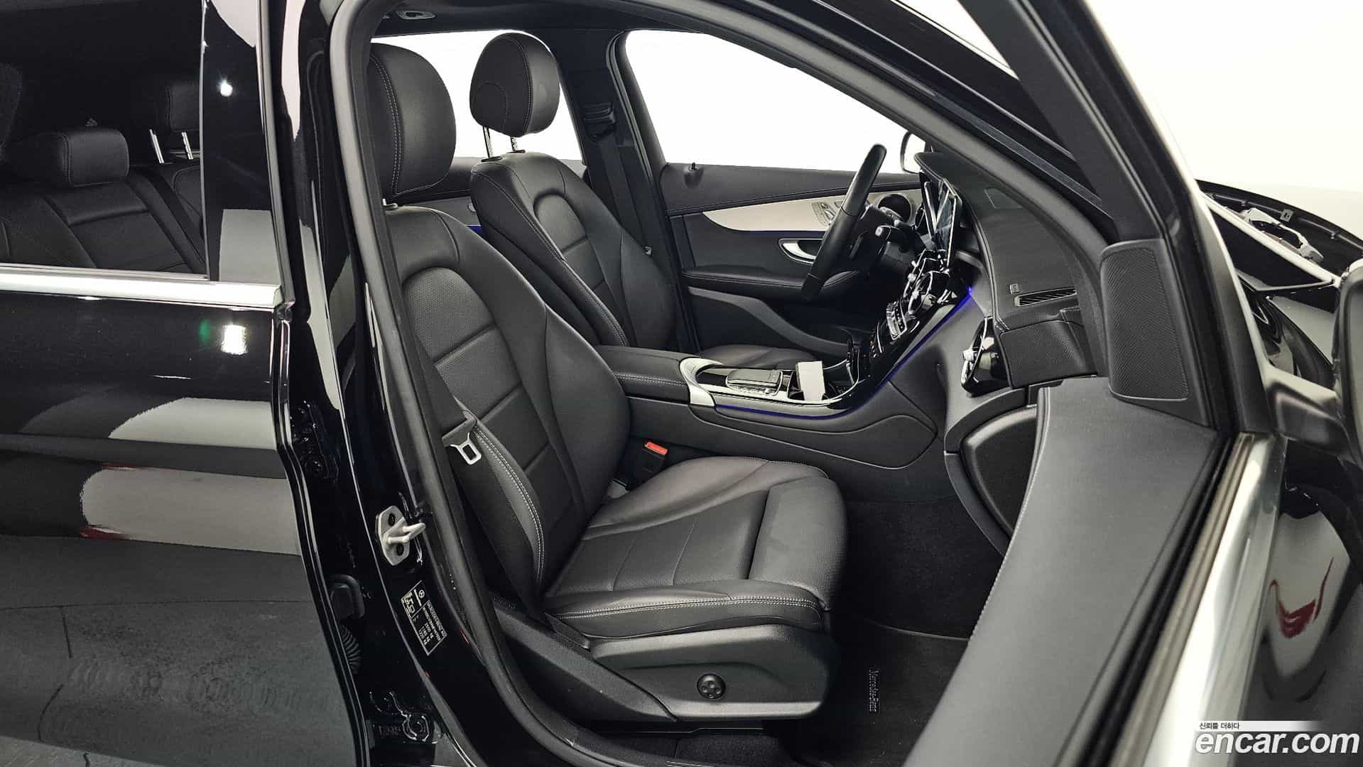 GLC-Class Mercedes-Benz 2021.3-INNER-010