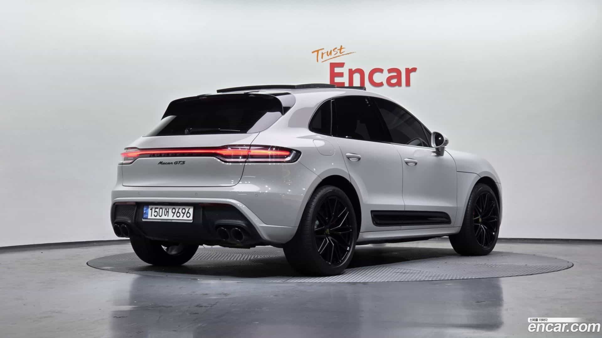 Macan Porsche 2022.11-OUTER-002