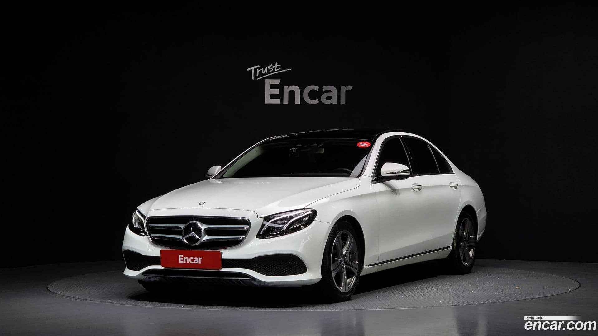 Main__Slider__Photo:E-Class Mercedes-Benz 2016.6-0