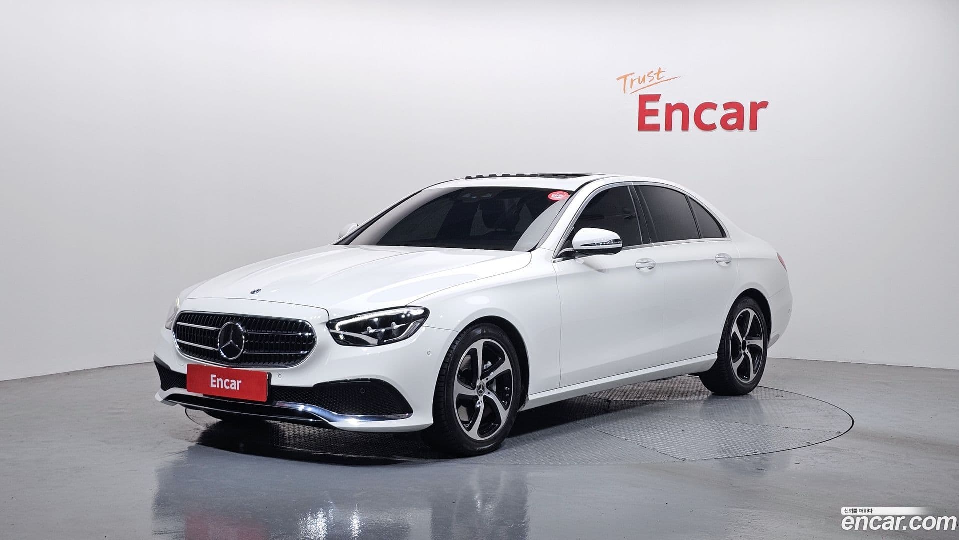 Main__Slider__Photo:E-Class Mercedes-Benz 2020.11-0