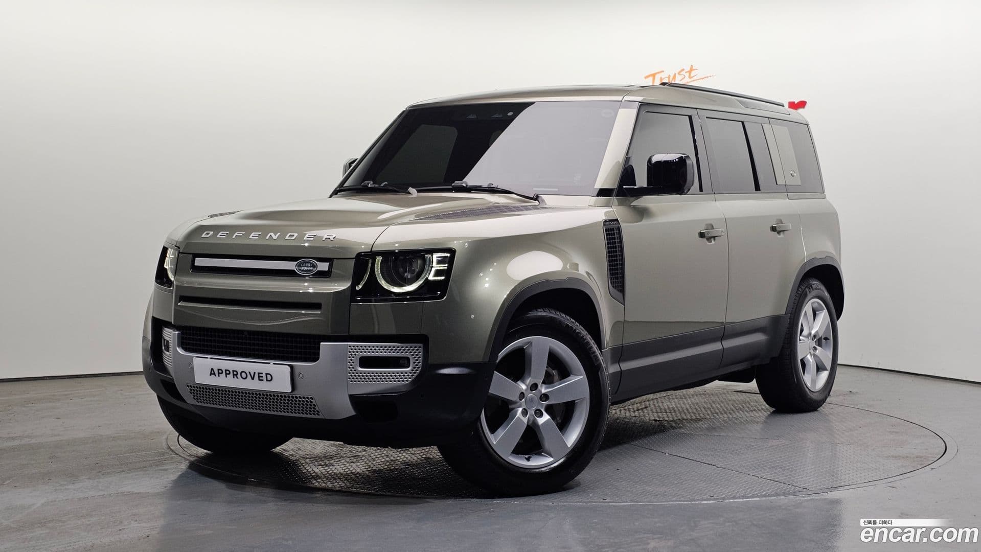 Main__Slider__Photo:Defender Land Rover 2022.10-0