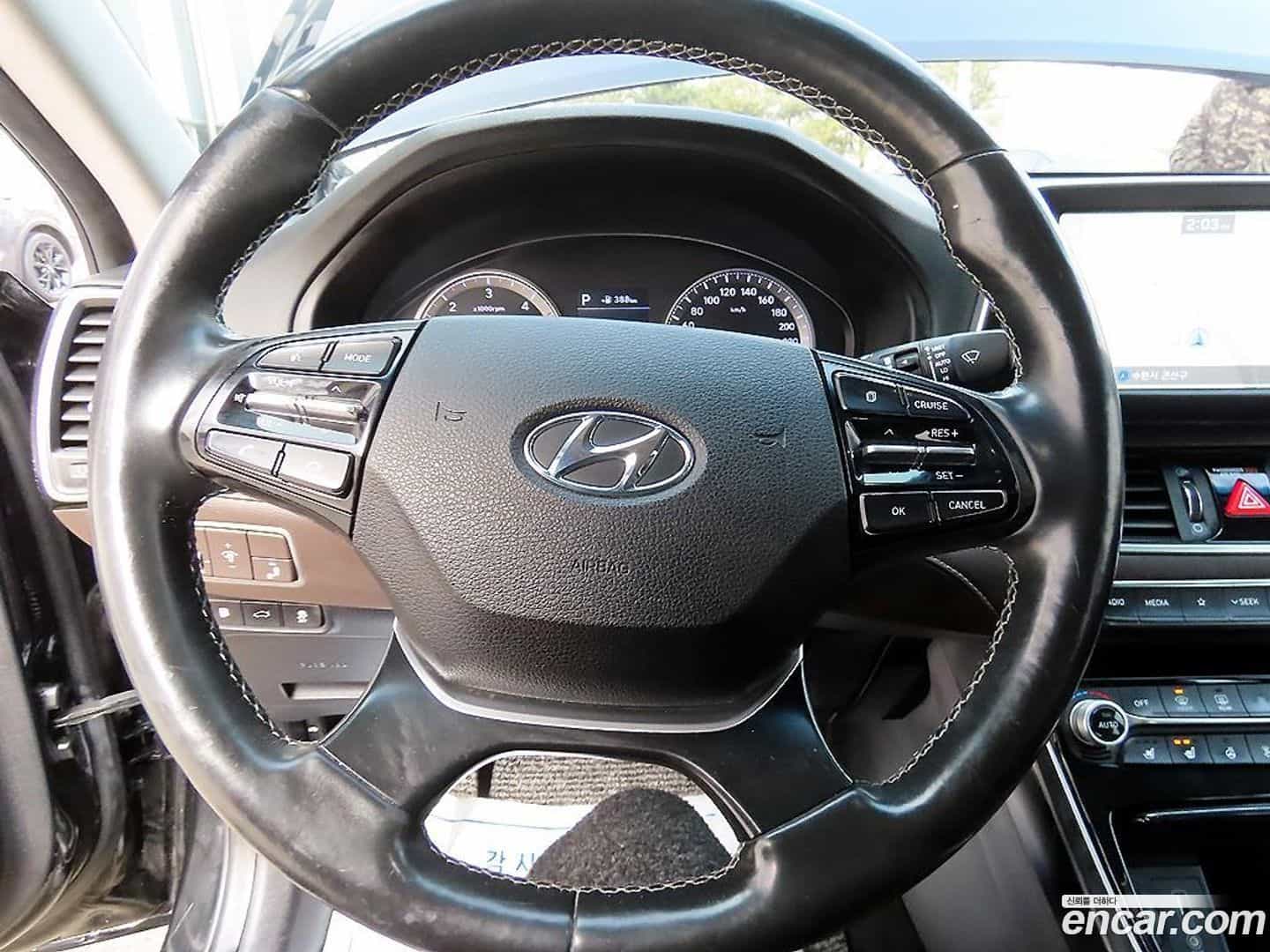 Grandeur Hyundai 2018.1-INNER-008