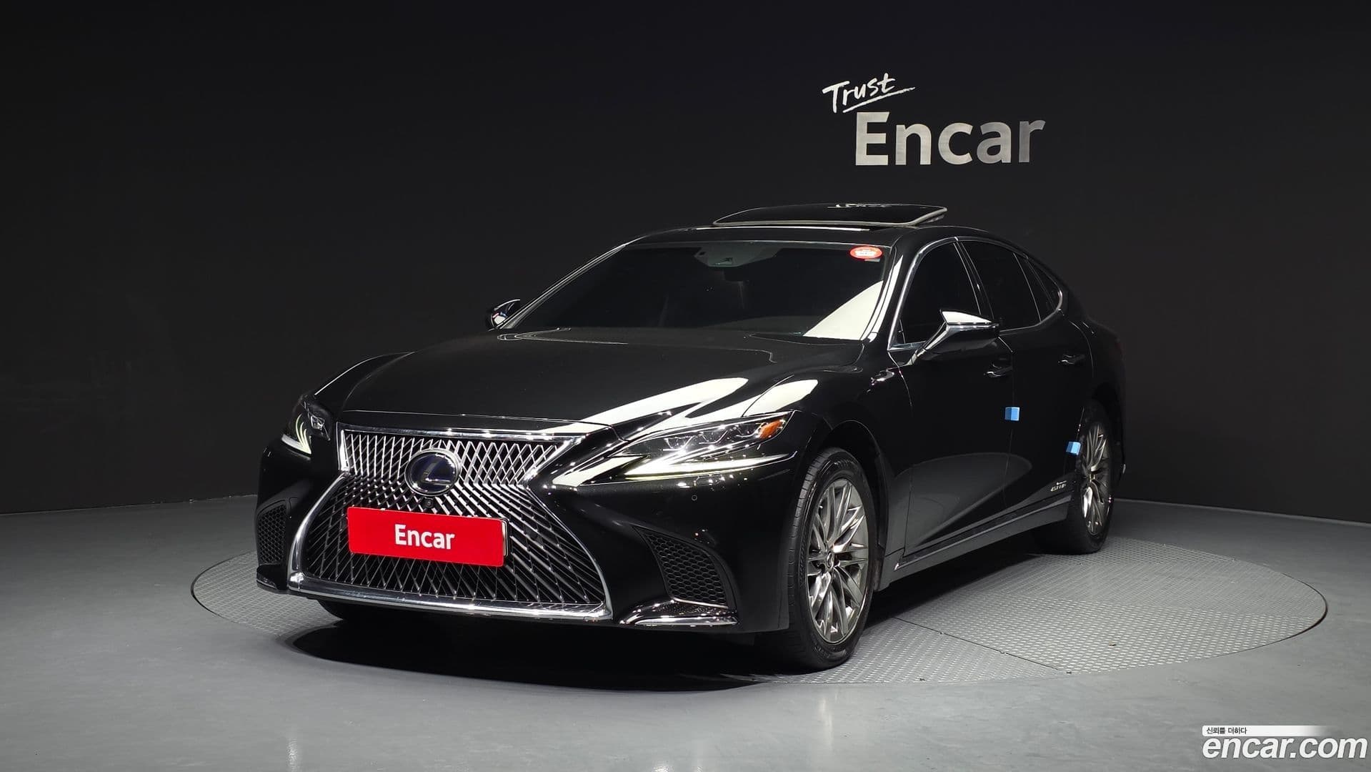 Main__Slider__Photo:LS Lexus 2017.11-0