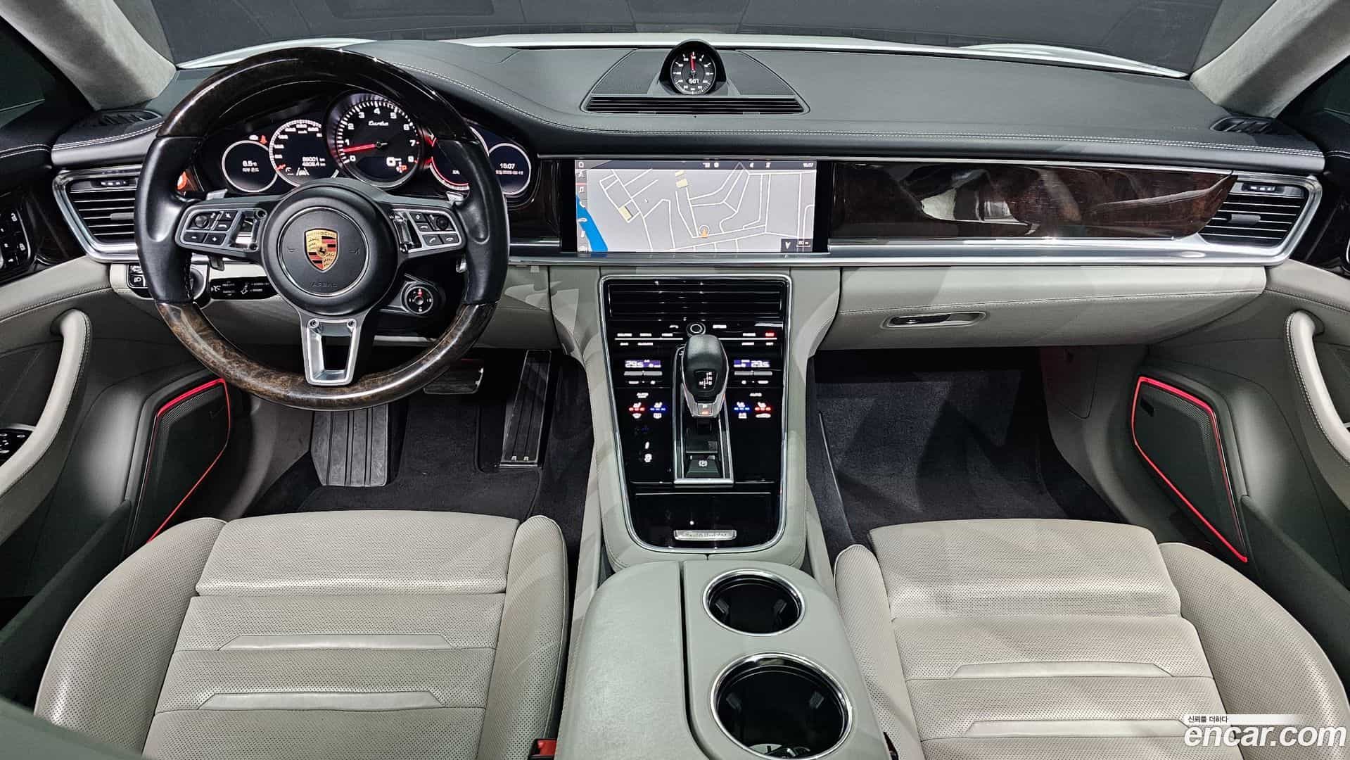 Panamera Porsche 2019.4-INNER-007