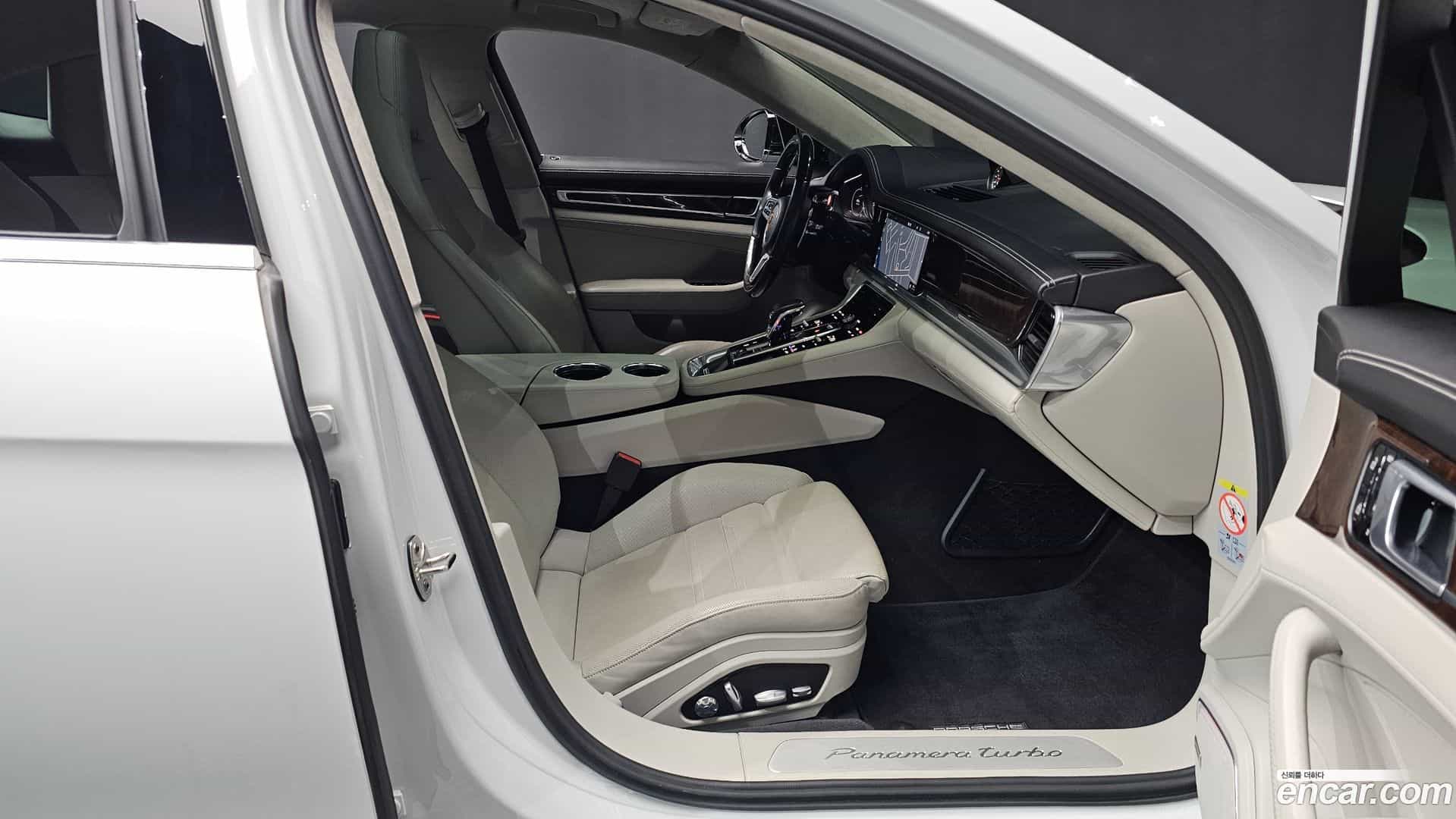 Panamera Porsche 2019.4-OPTION-015