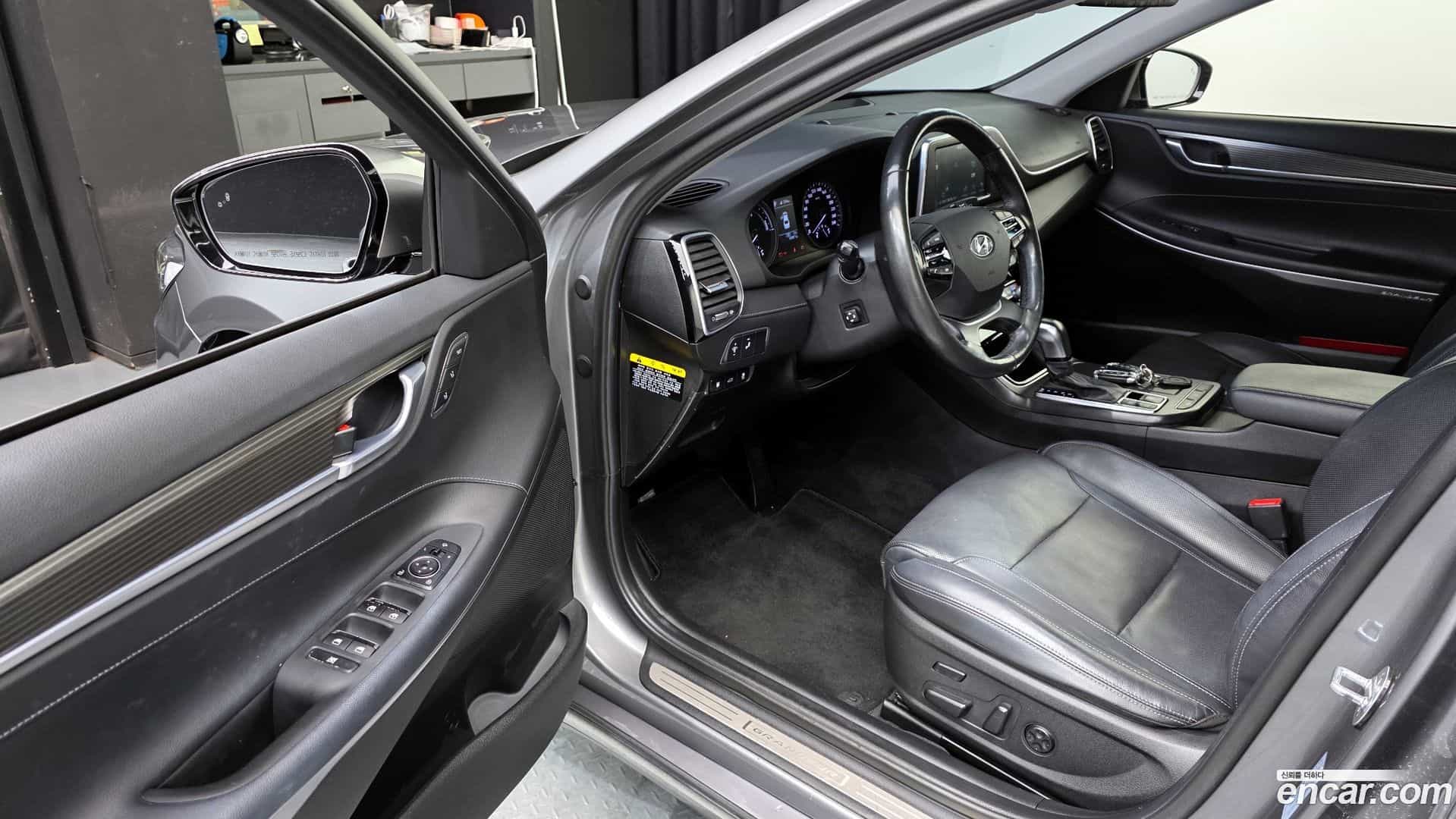 Grandeur Hyundai 2017.11-INNER-010