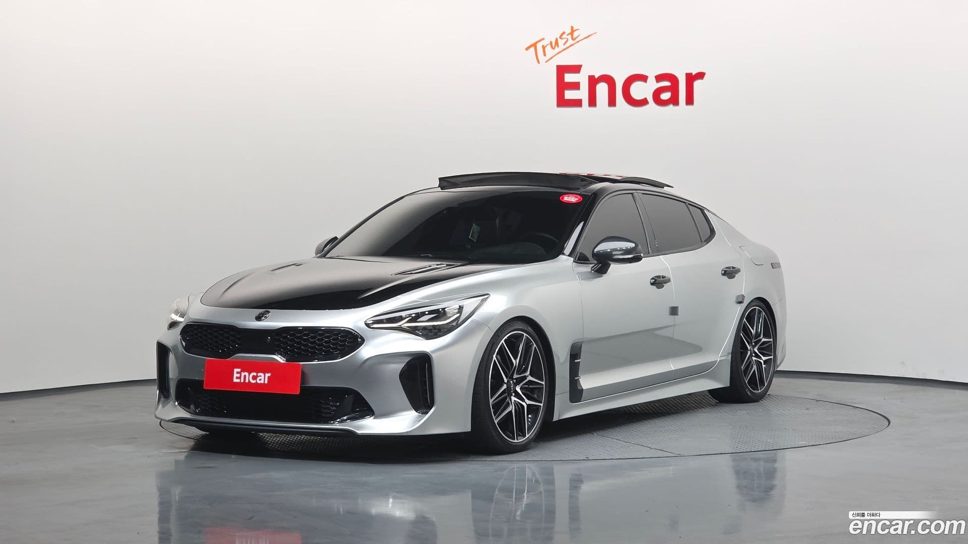 Main__Slider__Photo:Stinger Kia 2017.6-0