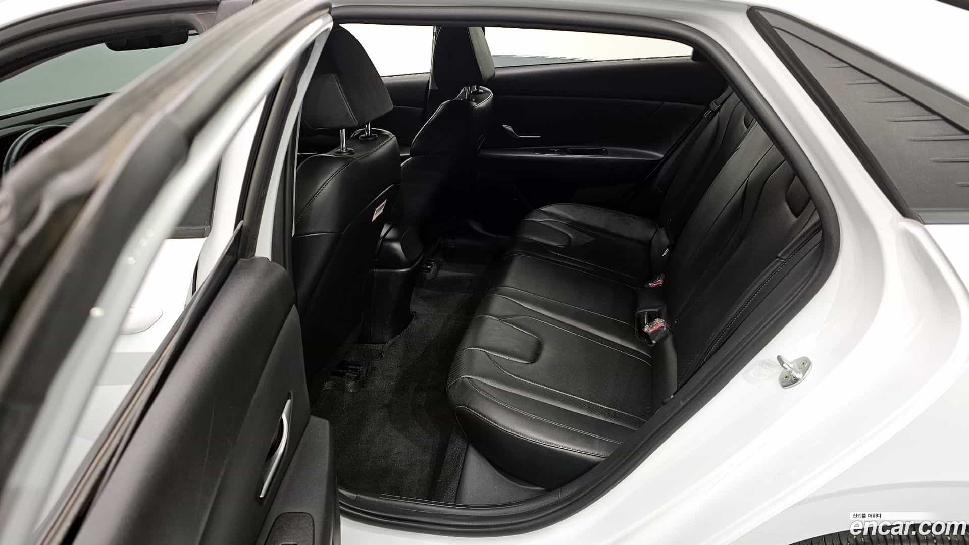 AVANTE Hyundai 2021.11-OPTION-015