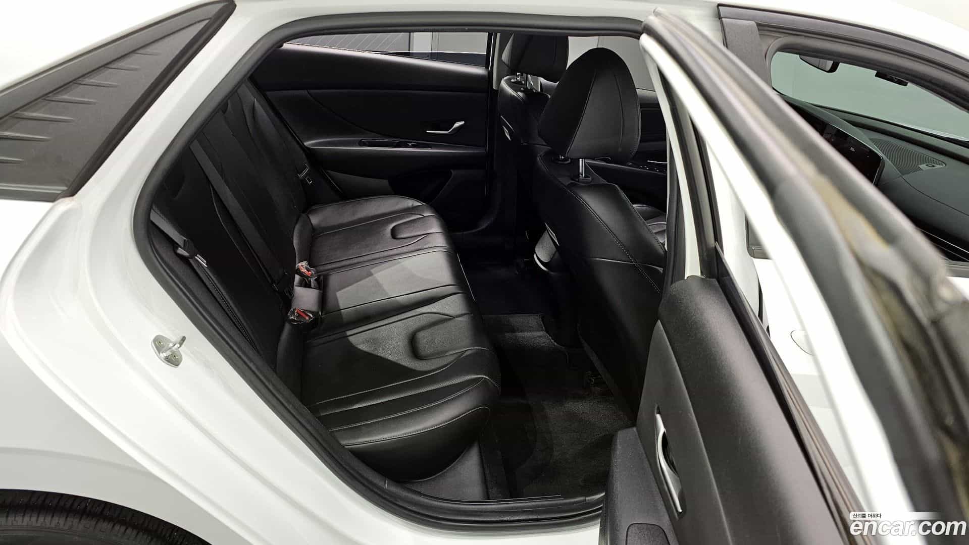 AVANTE Hyundai 2021.11-OPTION-016