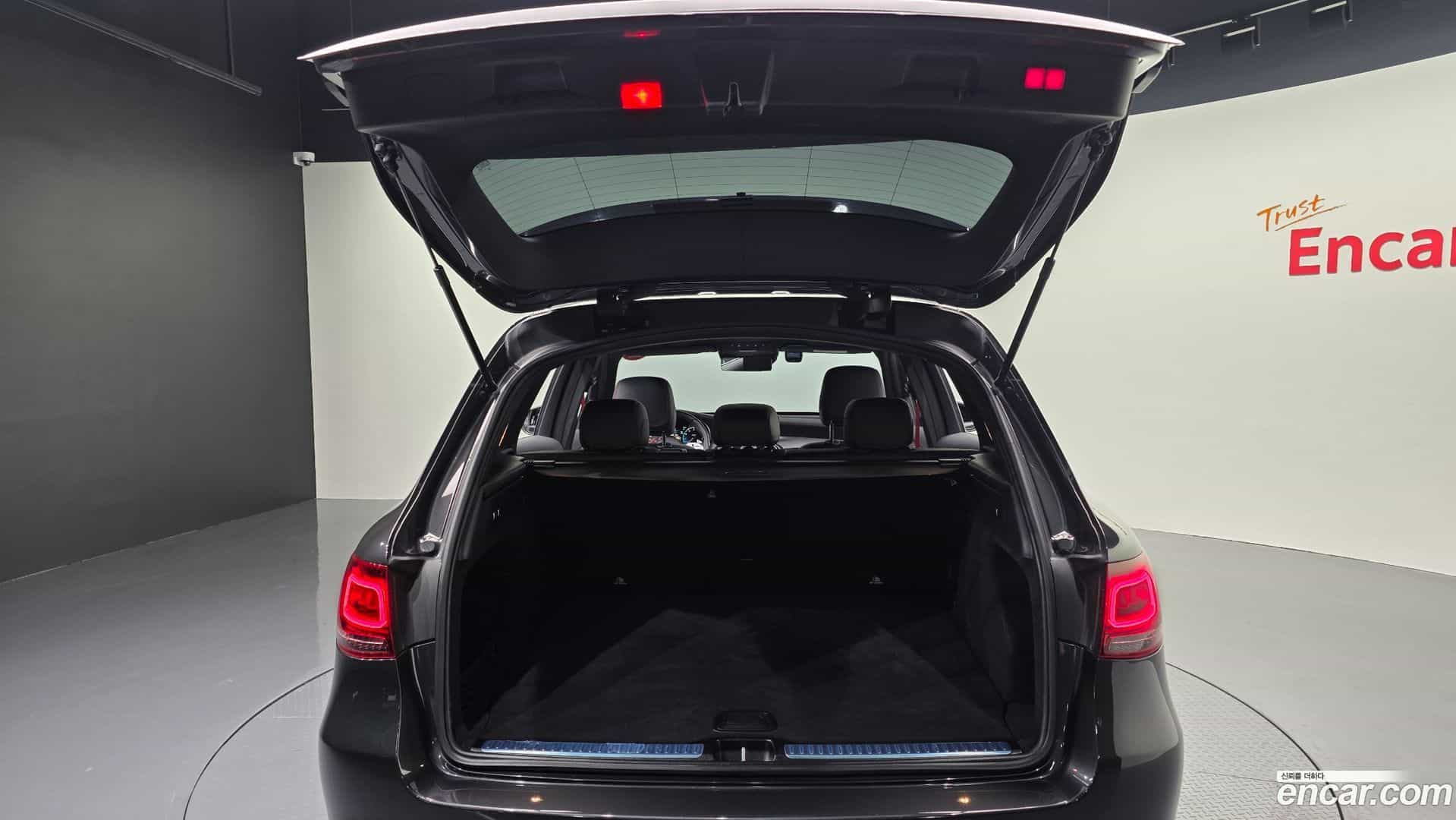GLC-Class Mercedes-Benz 2022.2-OPTION-024