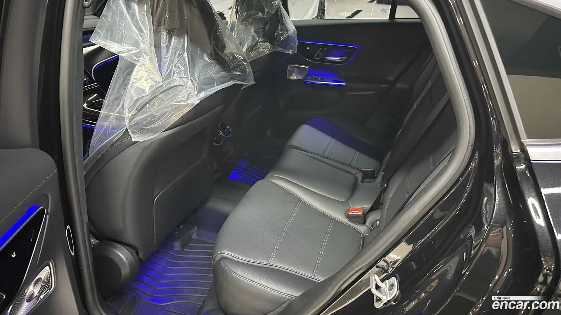 GLC-Class Mercedes-Benz 2024.11-OPTION-016