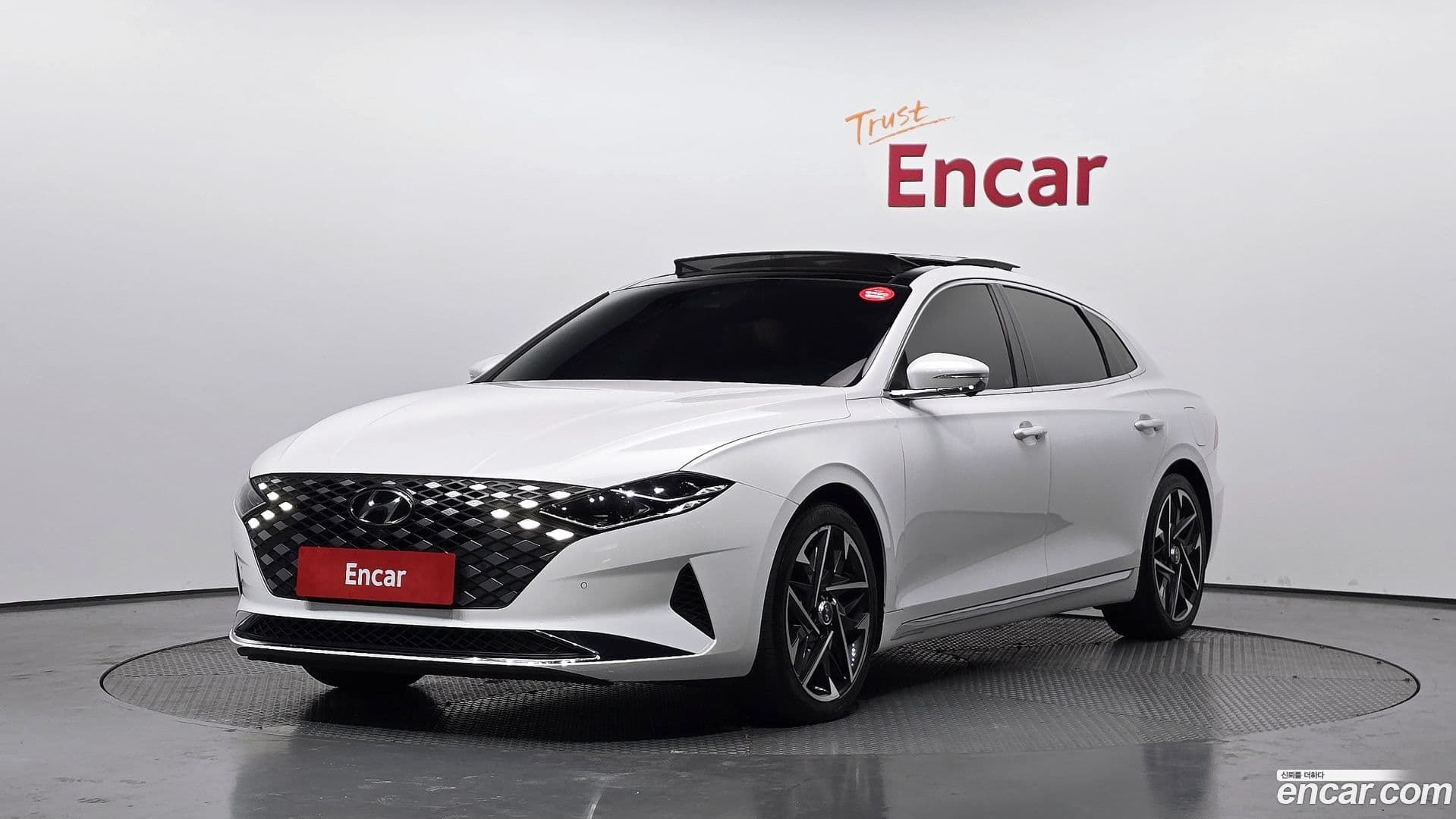 Main__Slider__Photo:Grandeur Hyundai 2020.6-0