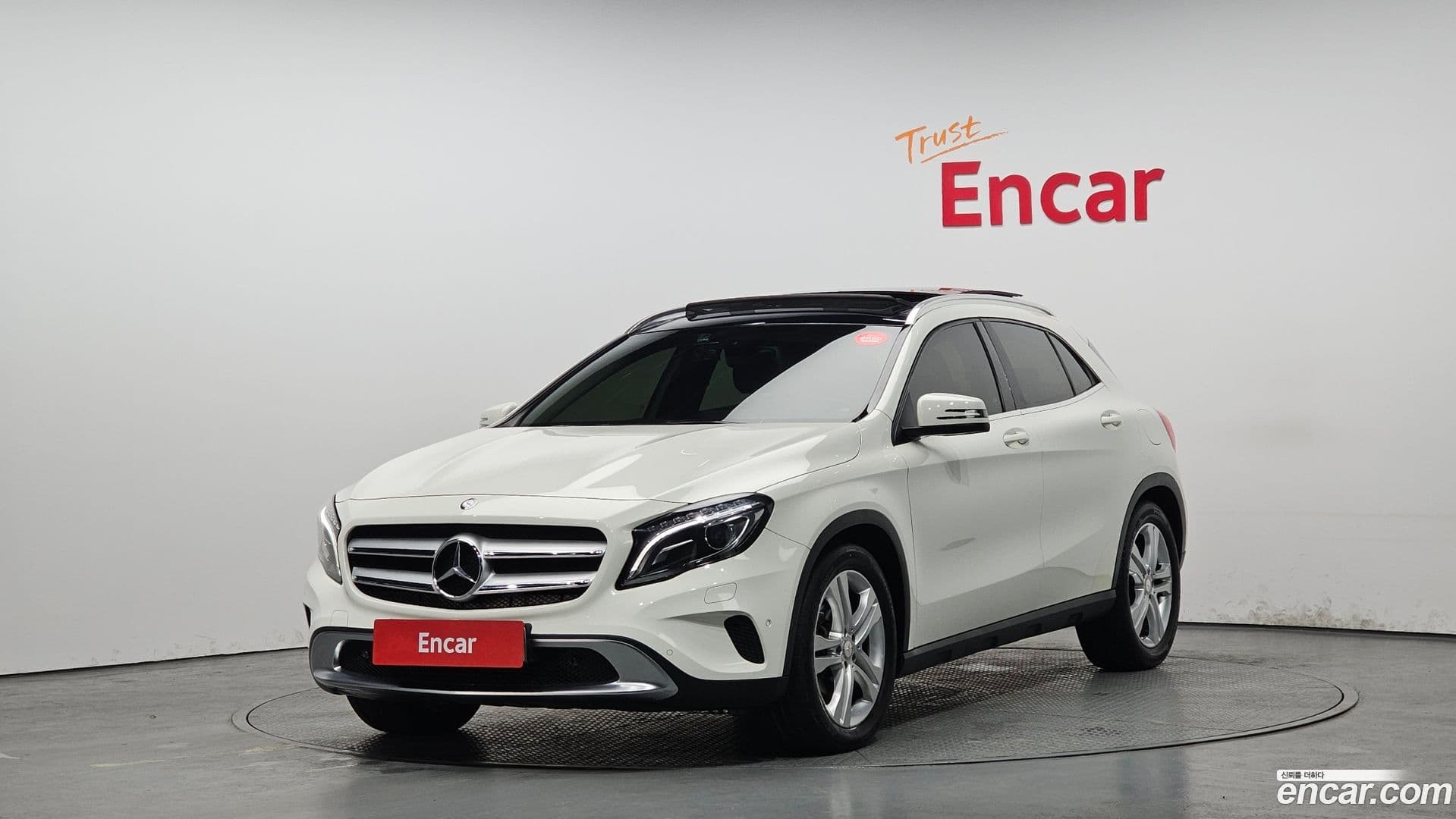 Main__Slider__Photo:GLA-Class Mercedes-Benz 2015.2-0