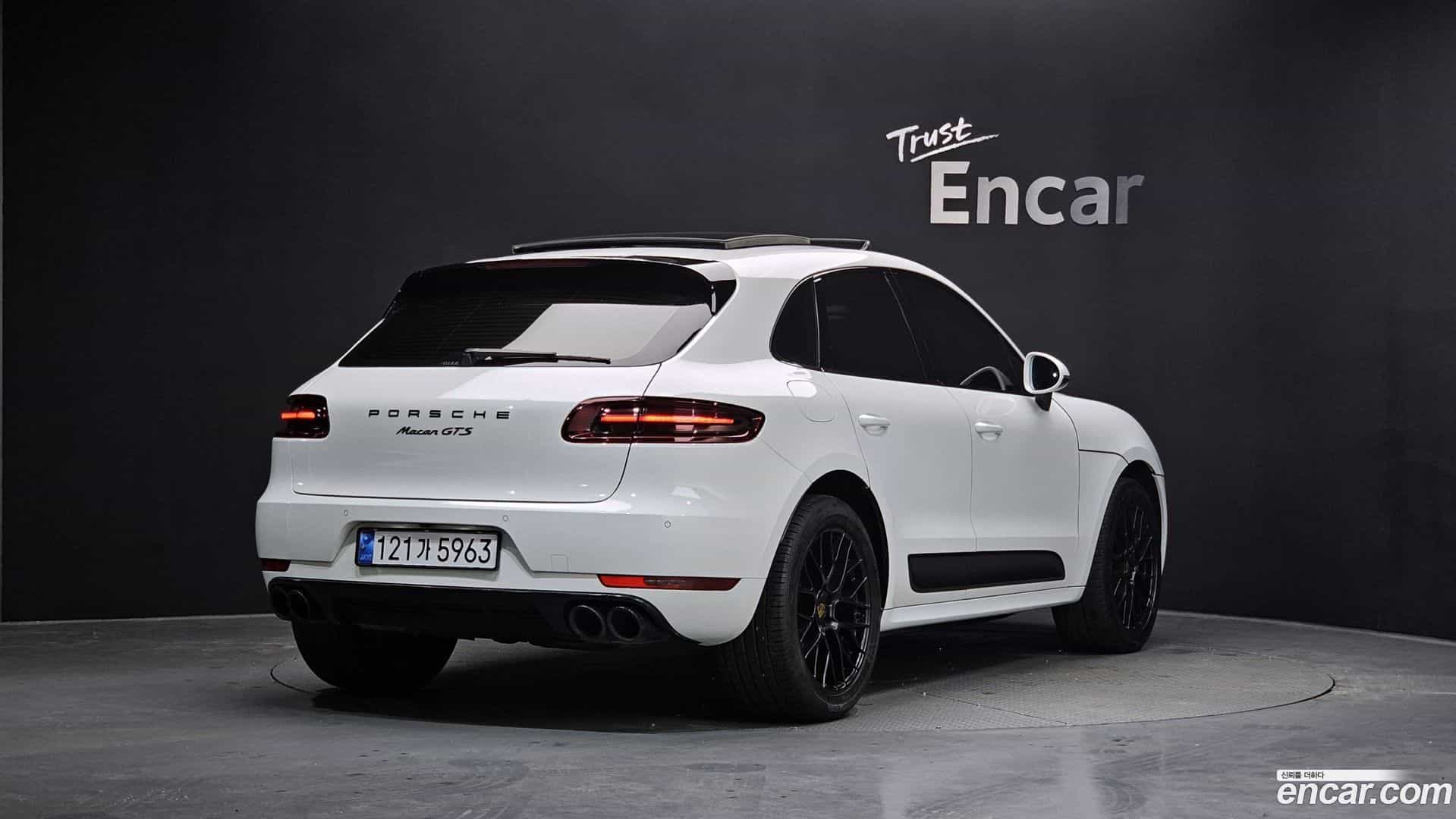 Macan Porsche 2018.1-OUTER-002