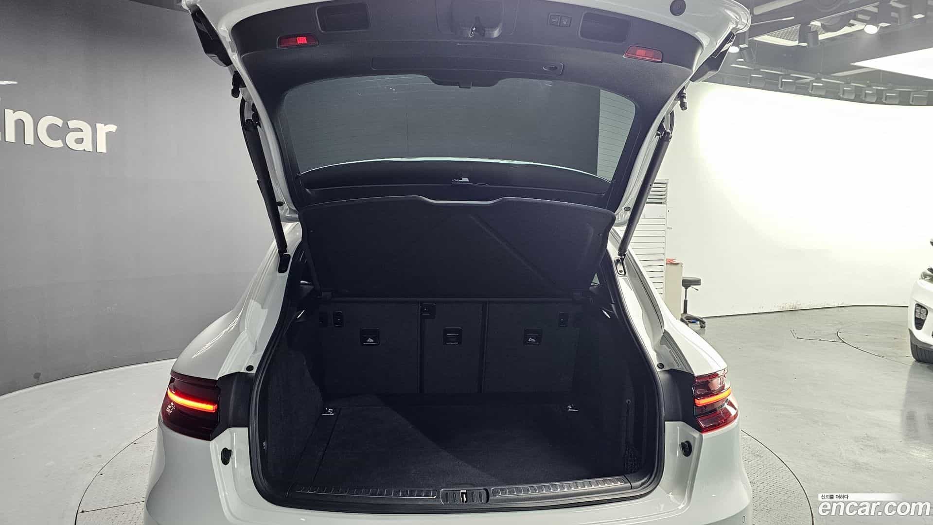 Macan Porsche 2018.1-OPTION-024