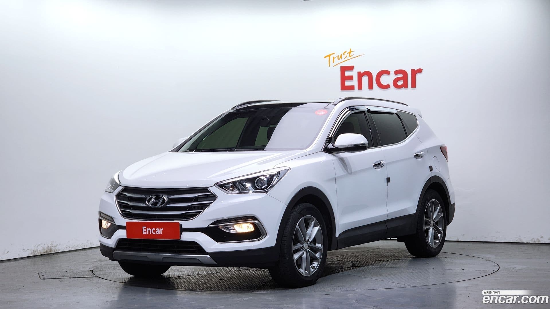 Main__Slider__Photo:Santafe Hyundai 2017.0-0