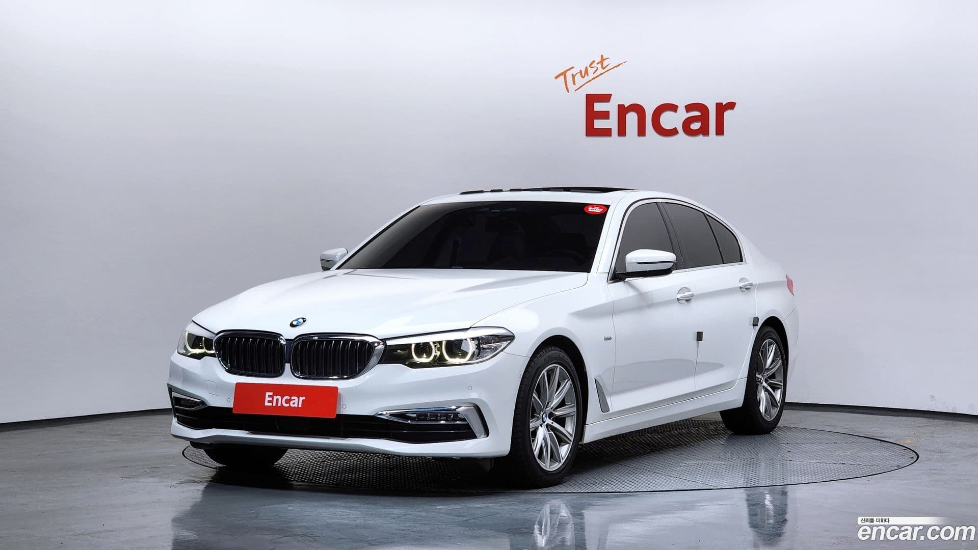 Main__Slider__Photo:5-Series BMW 2018.10-0