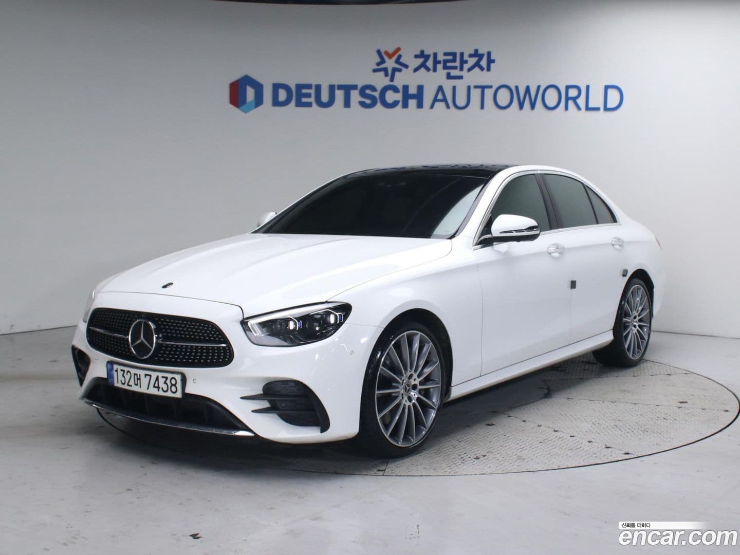 Main__Slider__Photo:E-Class Mercedes-Benz 2021.4-0