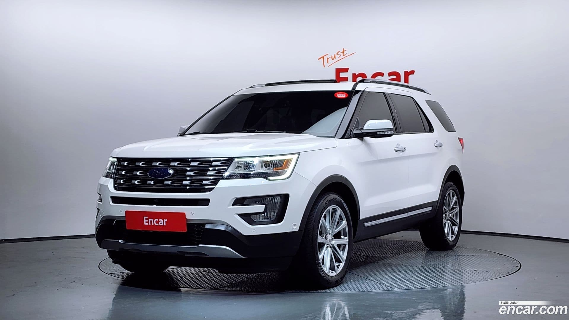 Main__Slider__Photo:Explorer Ford 2017.10-0