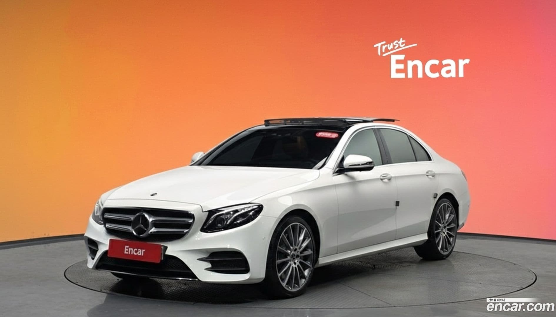 Main__Slider__Photo:E-Class Mercedes-Benz 2019.11-0