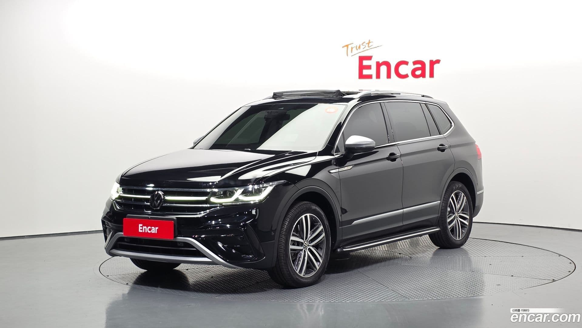 Main__Slider__Photo:Tiguan Volkswagen 2022.11-0