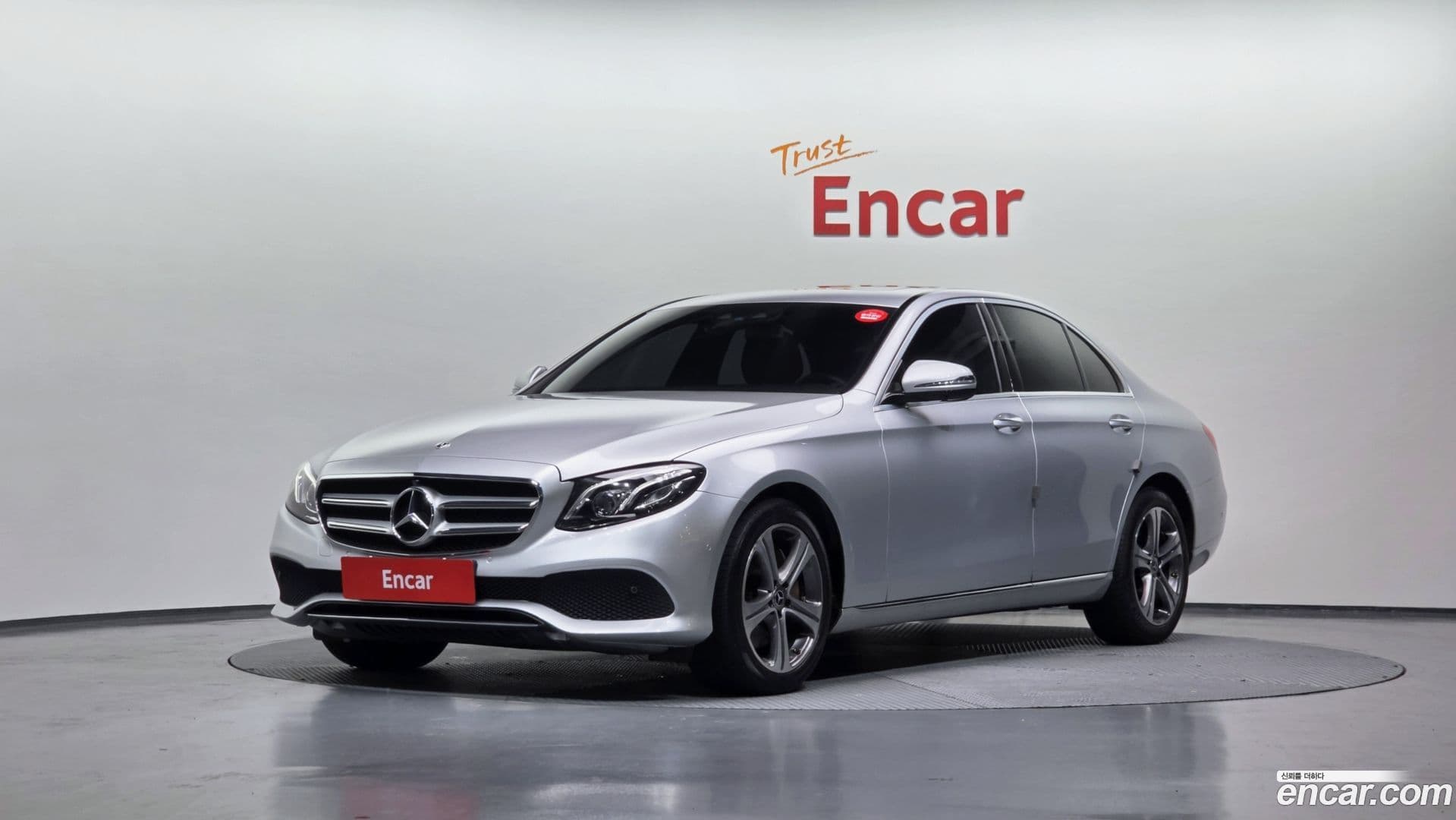 Main__Slider__Photo:E-Class Mercedes-Benz 2018.0-0