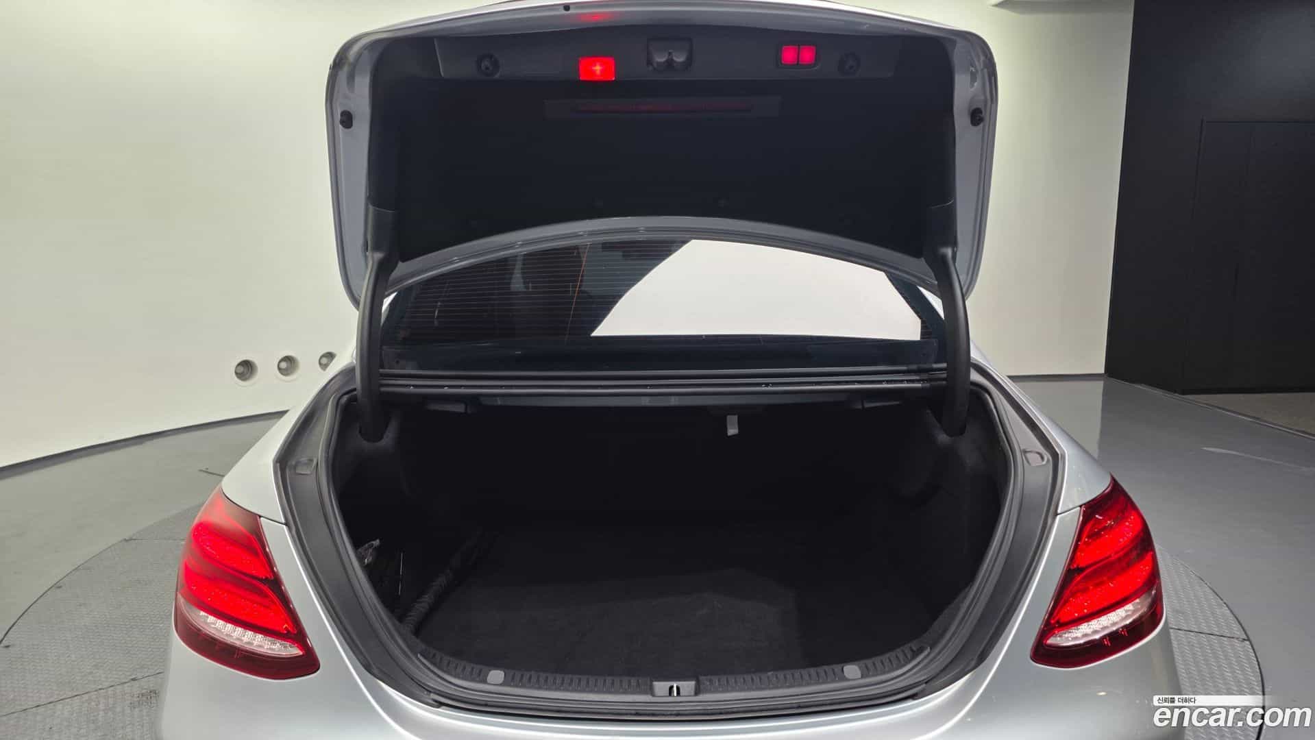 E-Class Mercedes-Benz 2018.0-OPTION-024