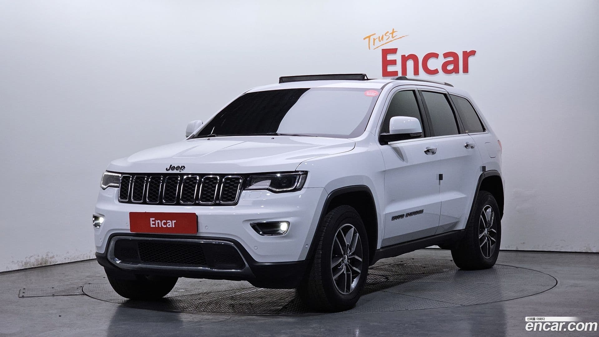 Main__Slider__Photo:Cherokee Jeep 2018.1-0