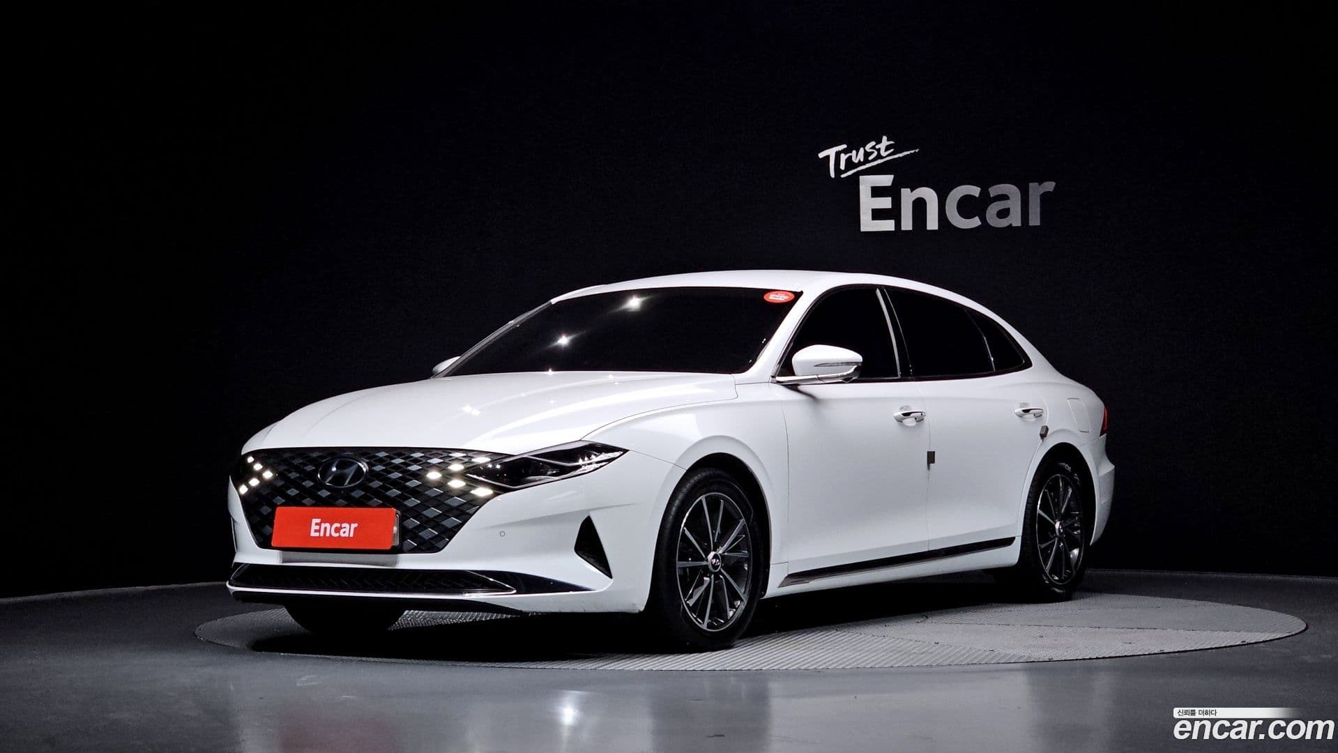 Main__Slider__Photo:Grandeur Hyundai 2022.1-0