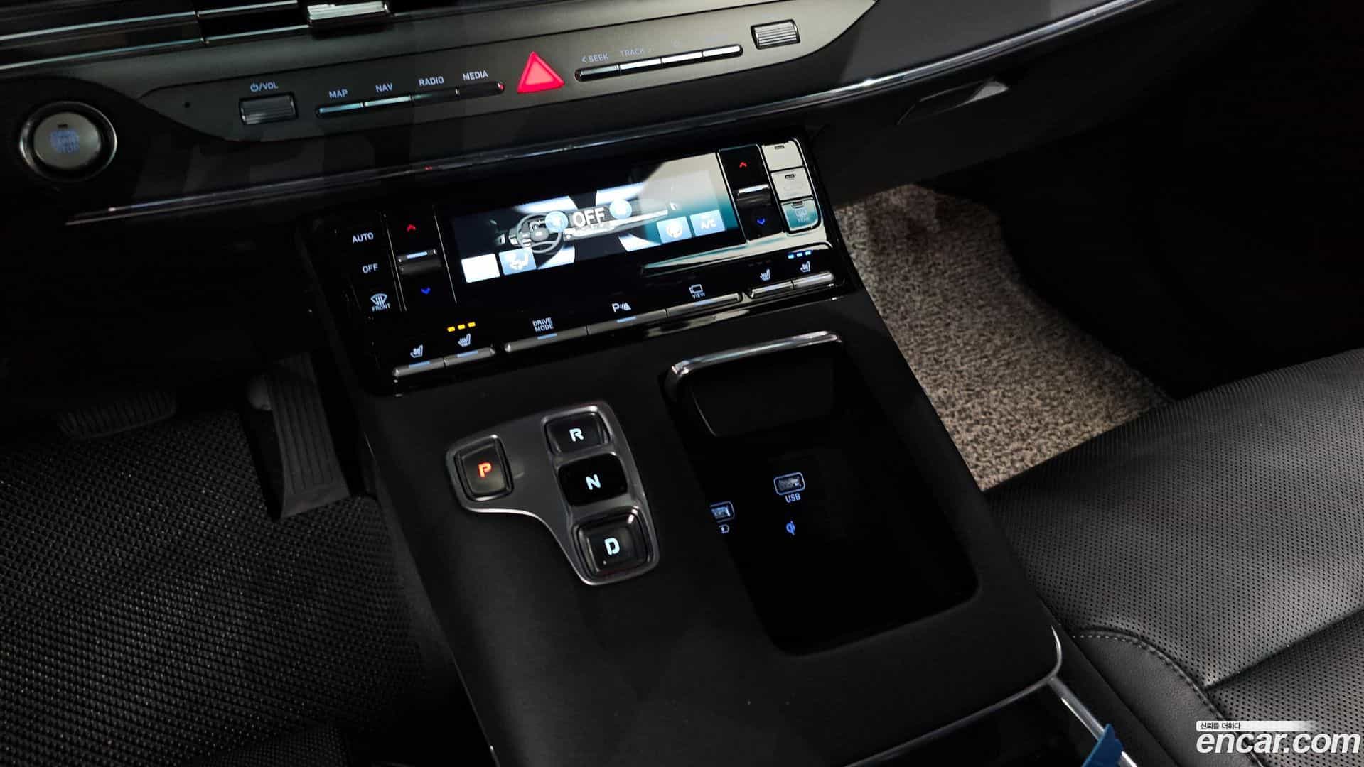 Grandeur Hyundai 2022.1-INNER-009