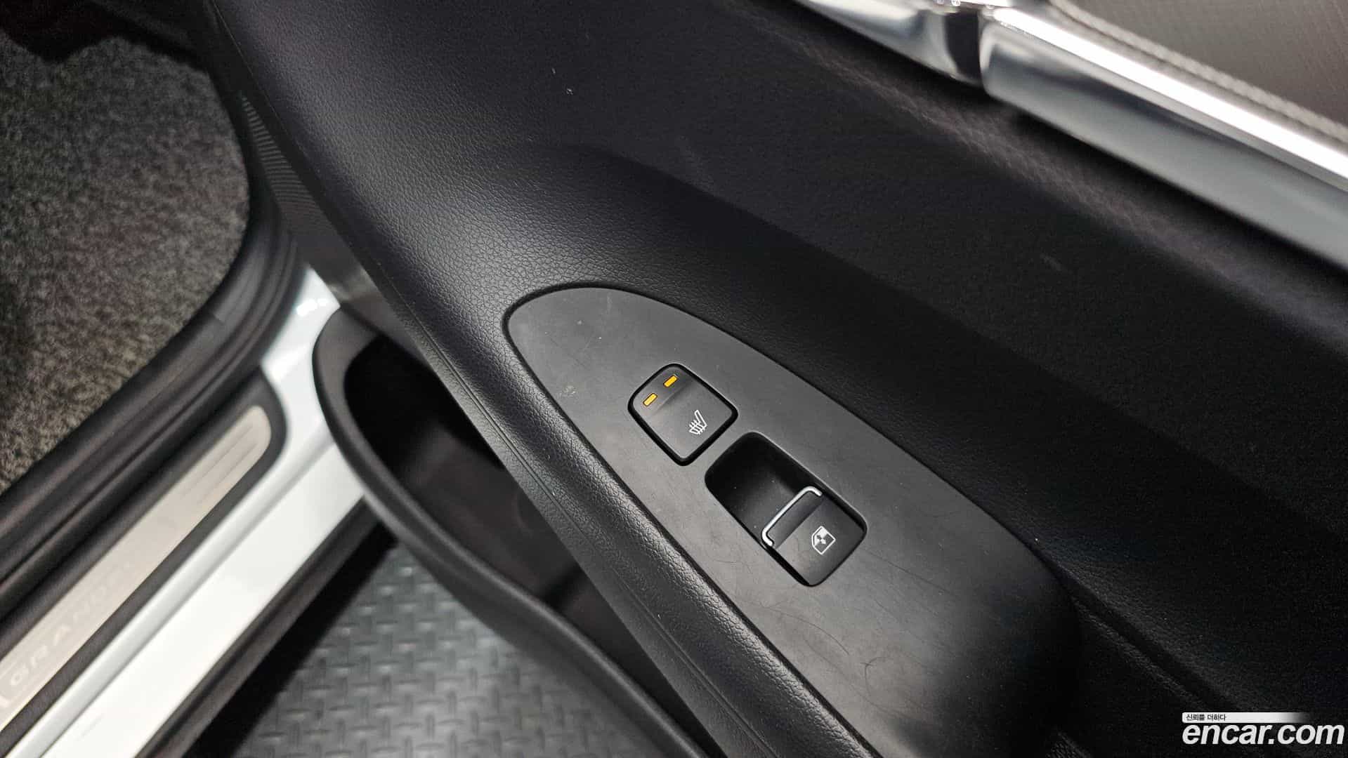 Grandeur Hyundai 2022.1-OPTION-023