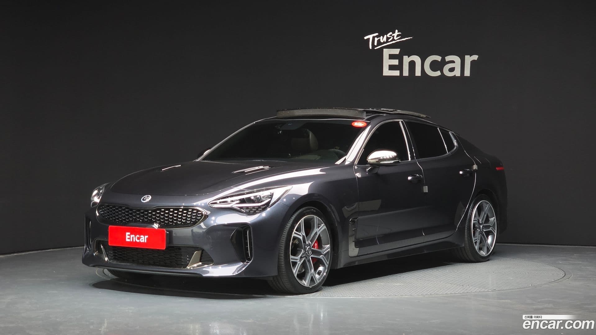 Main__Slider__Photo:Stinger Kia 2018.7-0