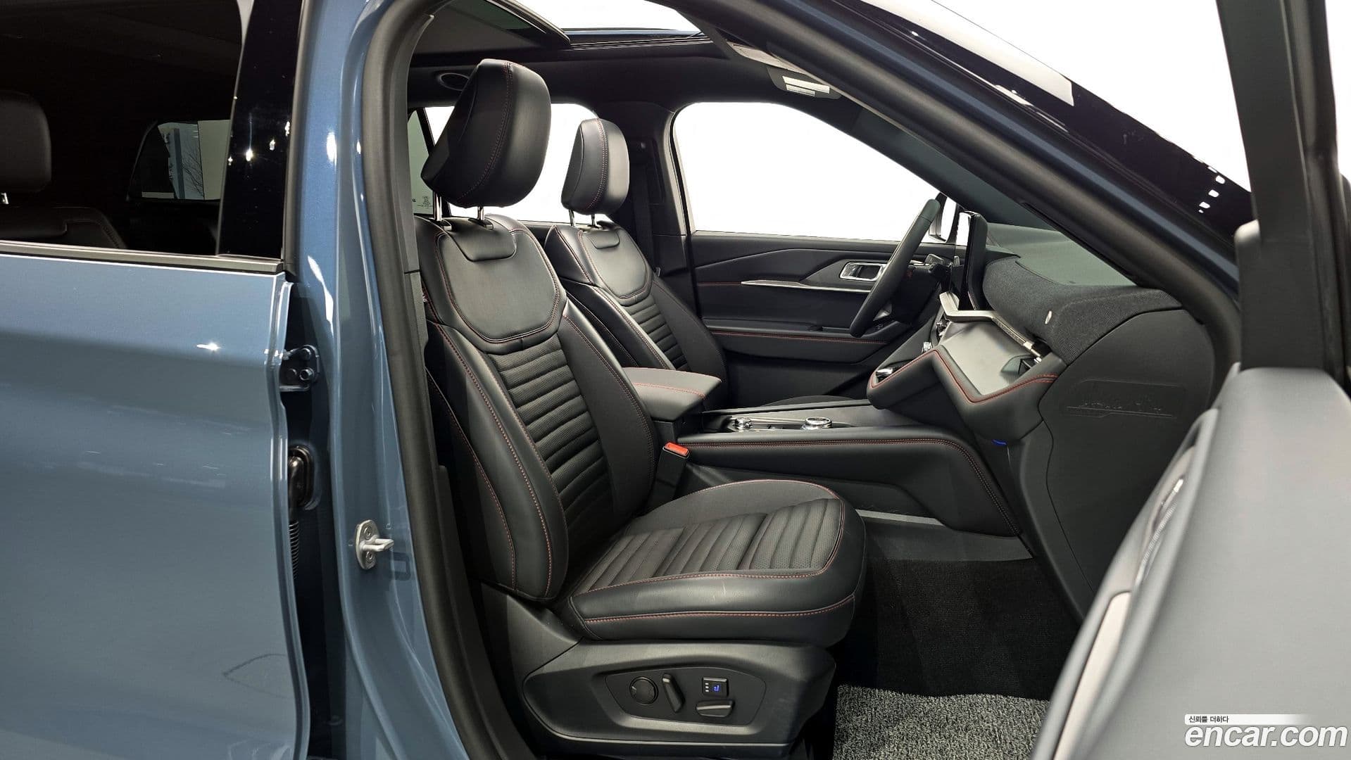 Main__Slider__Photo:Explorer Ford 2025.9-9