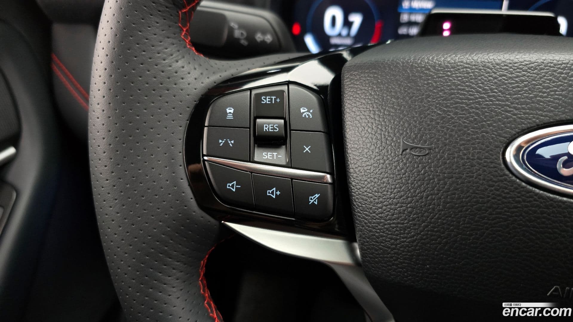 Main__Slider__Photo:Explorer Ford 2025.9-16