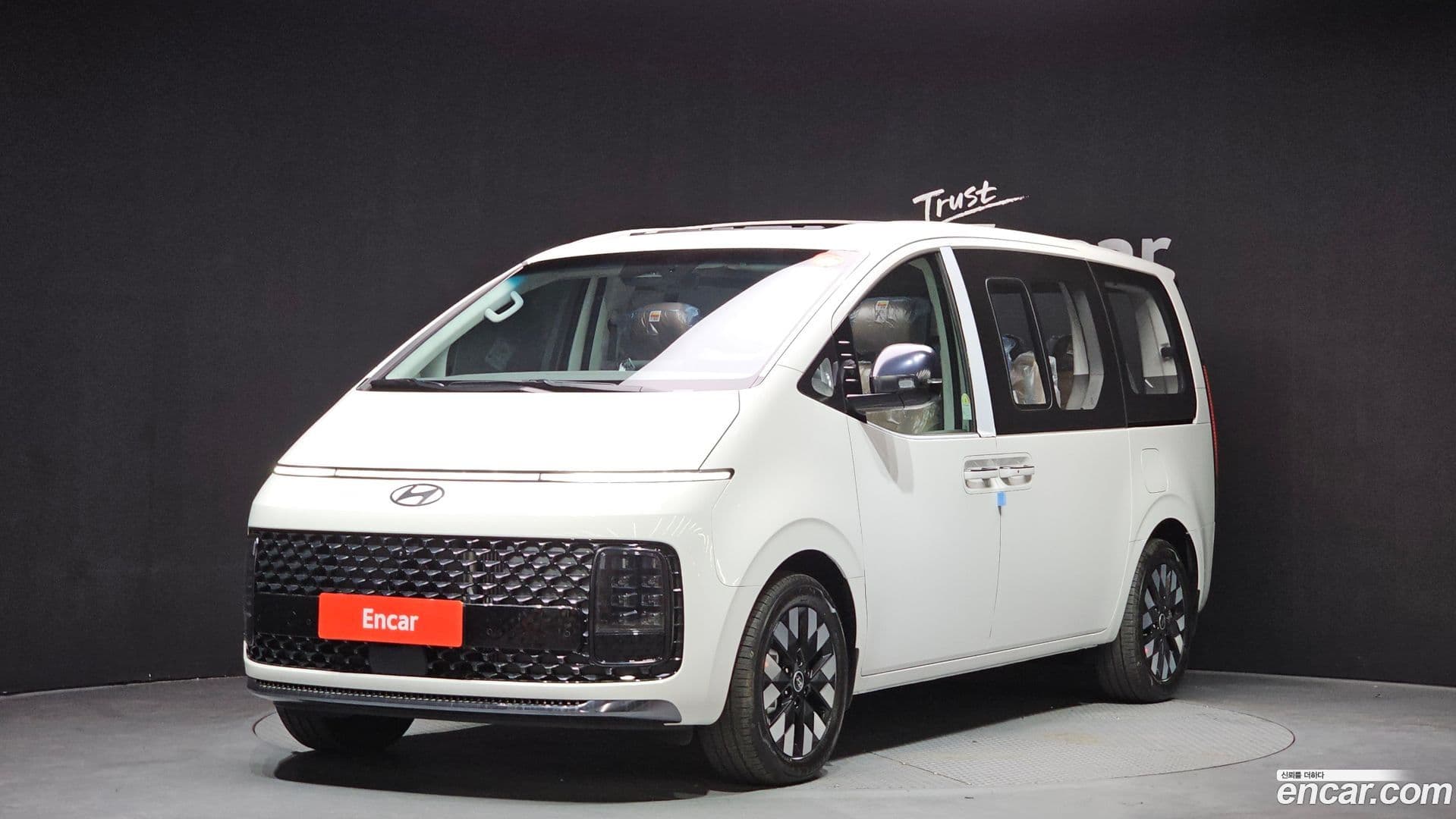 Main__Slider__Photo:Staria Hyundai 2025.10-0