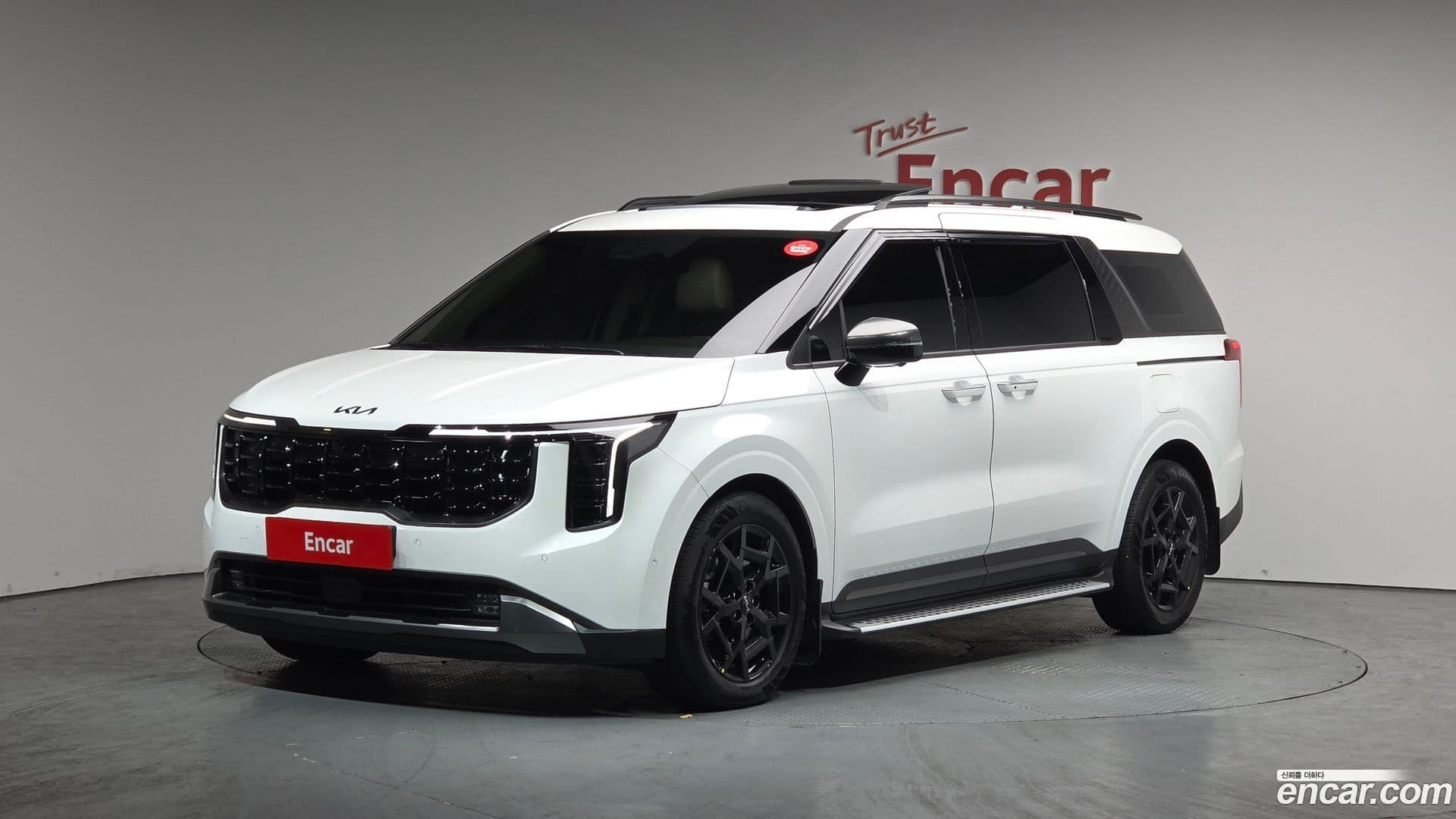 Main__Slider__Photo:Canival Kia 2025.3-0