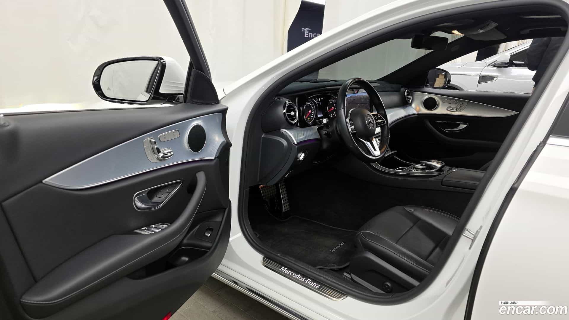 E-Class Mercedes-Benz 2019.10-INNER-010