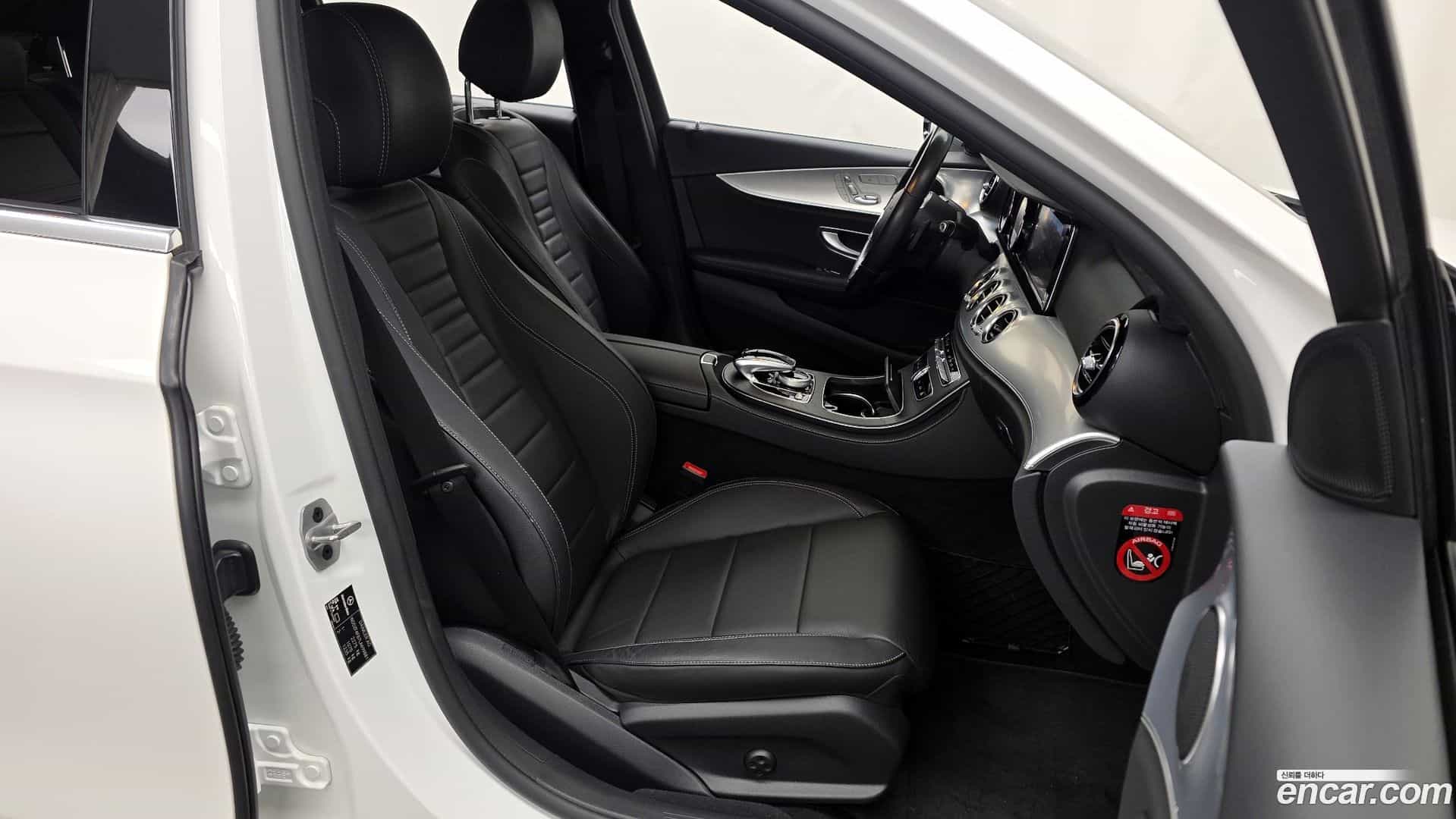 E-Class Mercedes-Benz 2019.10-OPTION-015