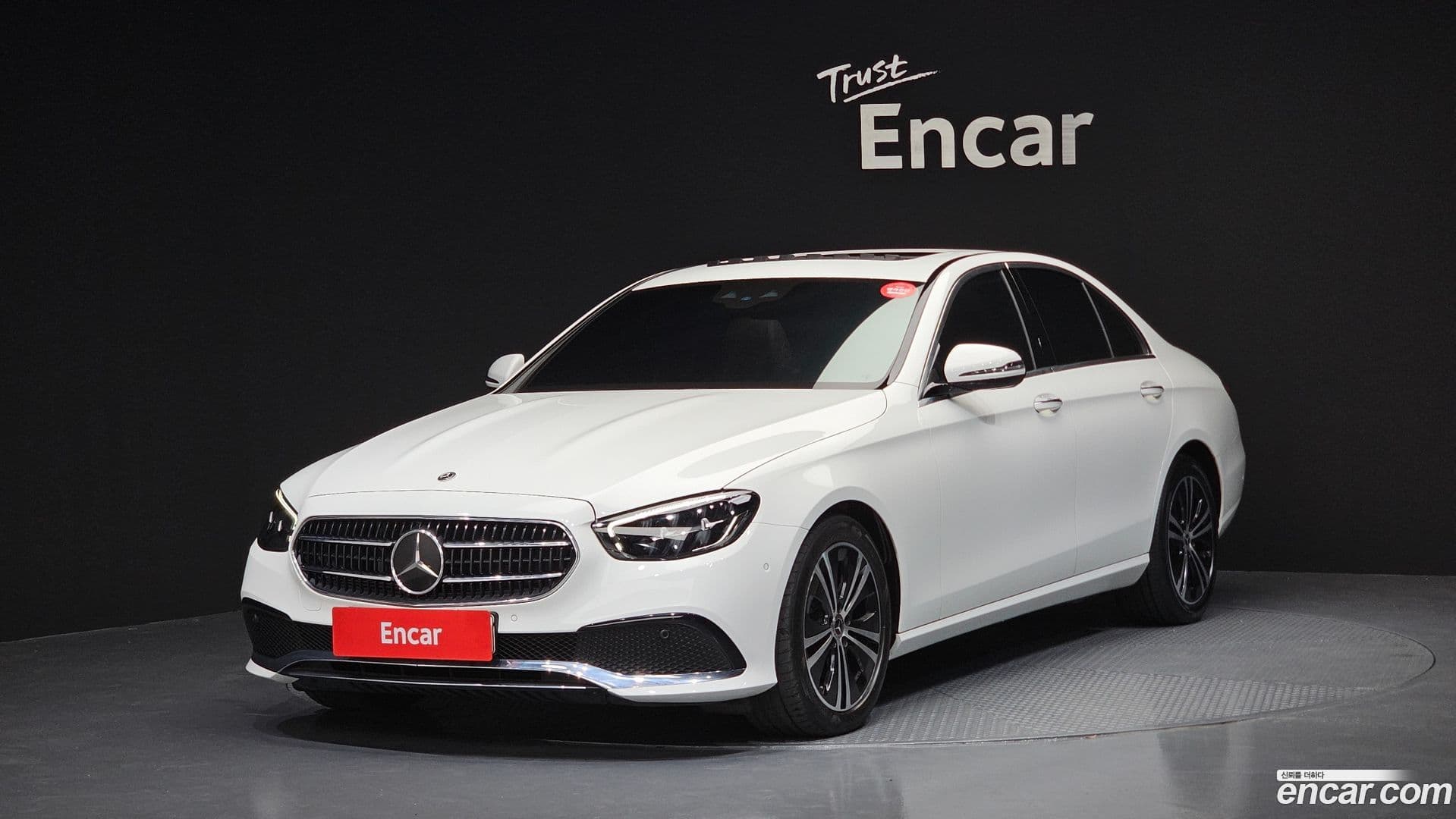 Main__Slider__Photo:E-Class Mercedes-Benz 2021.7-0