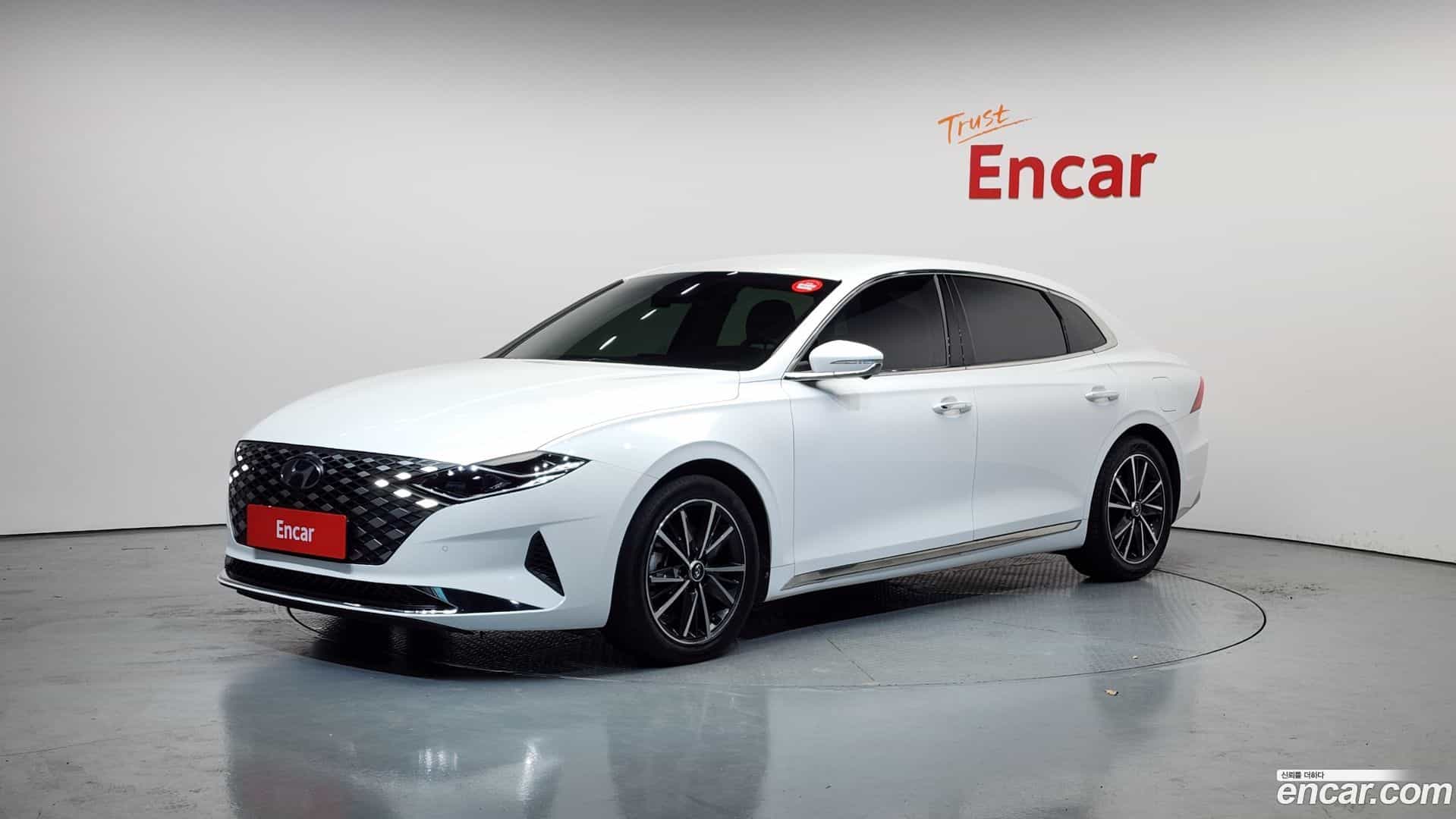 Grandeur Hyundai 2022.1-OUTER-001