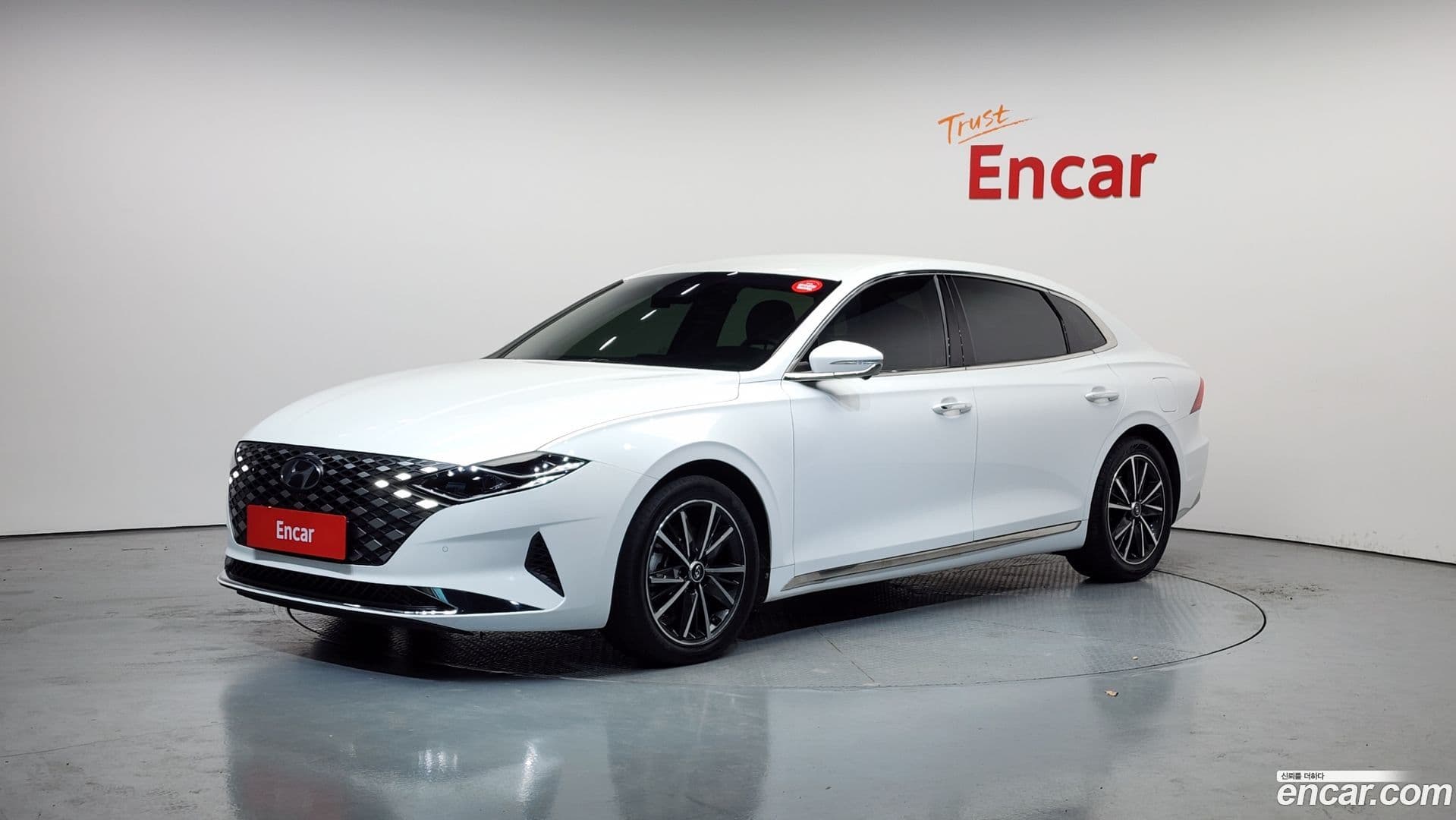 Main__Slider__Photo:Grandeur Hyundai 2022.1-0
