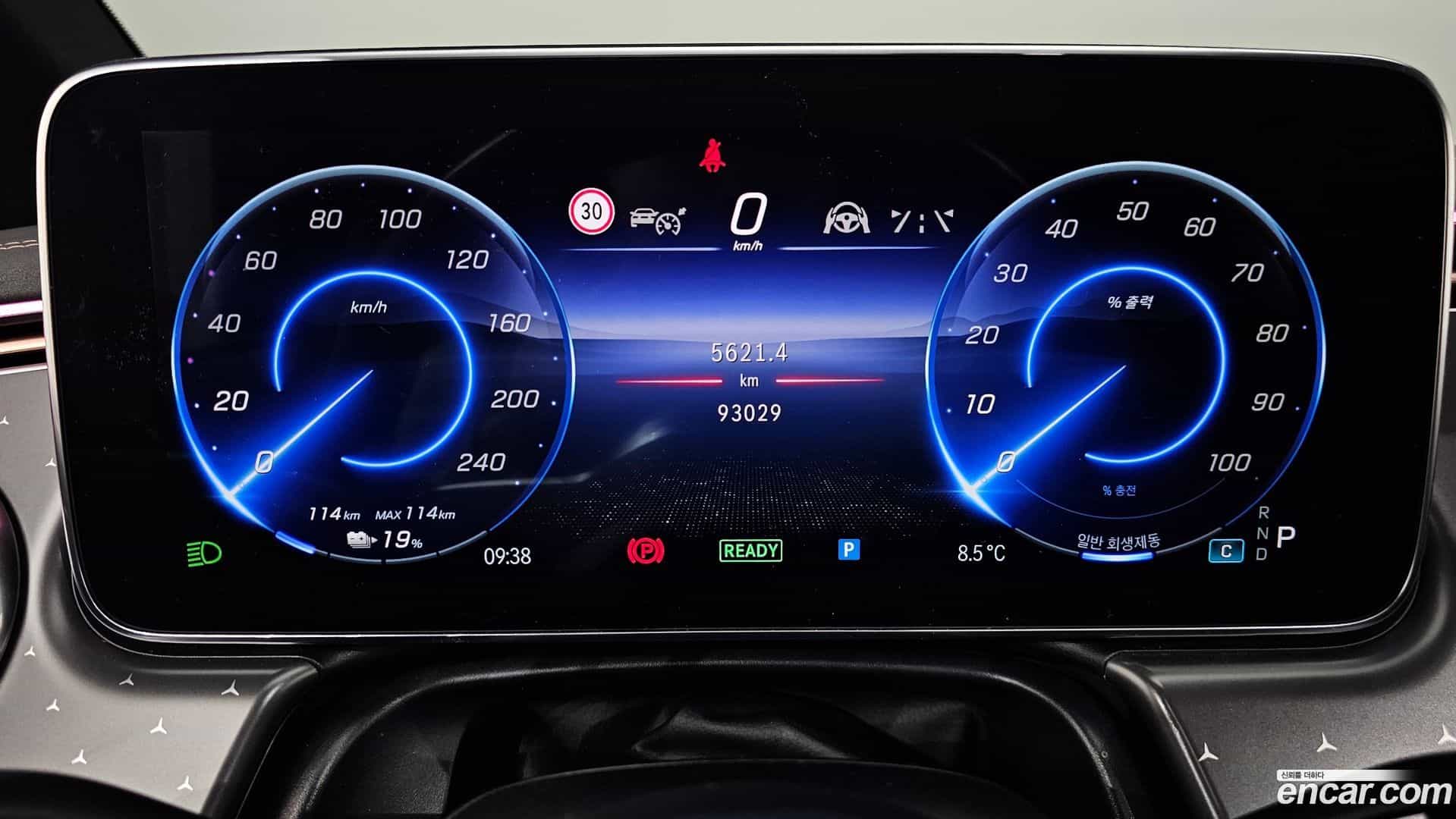 EQE Mercedes-Benz 2023.1-INNER-008