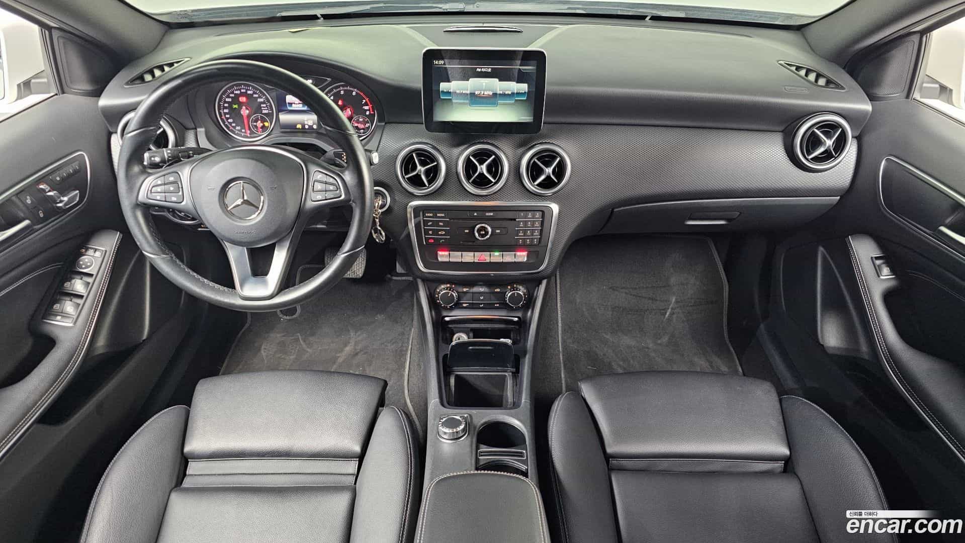 A-Class Mercedes-Benz 2016.0-INNER-007