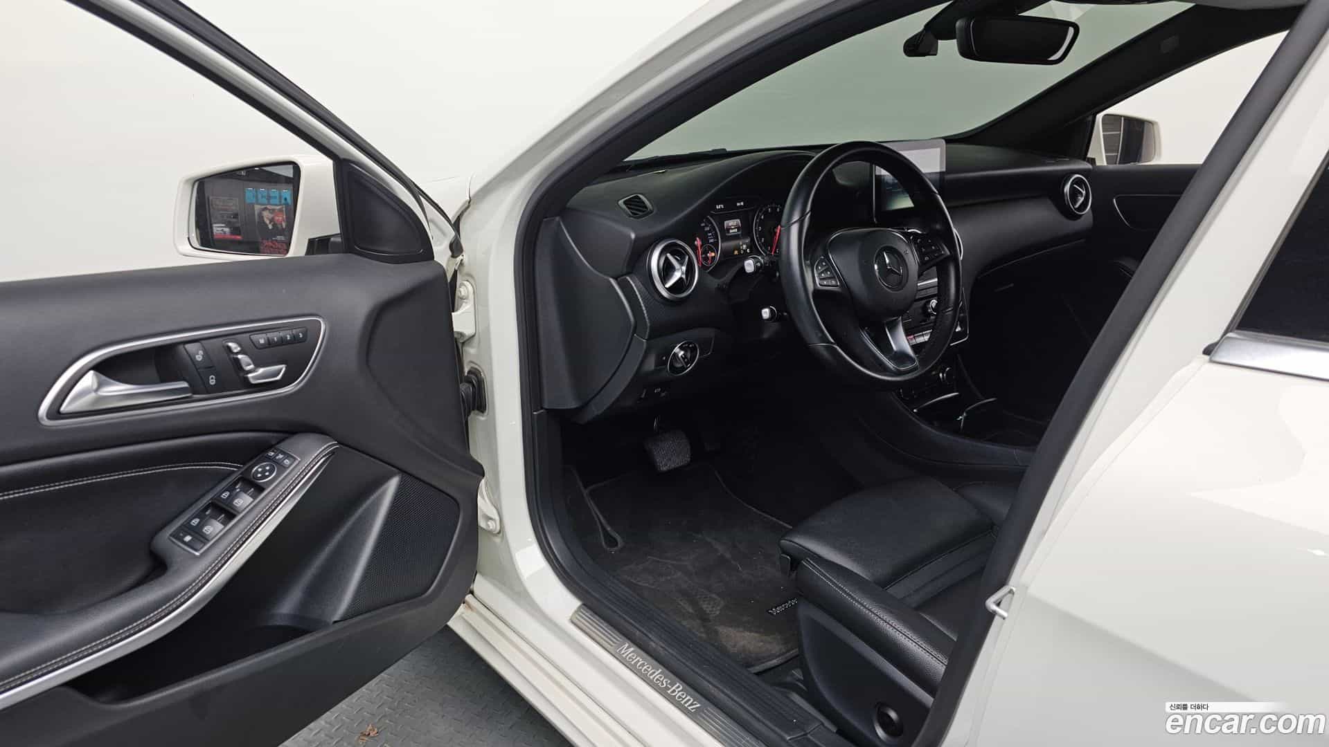 A-Class Mercedes-Benz 2016.0-INNER-010