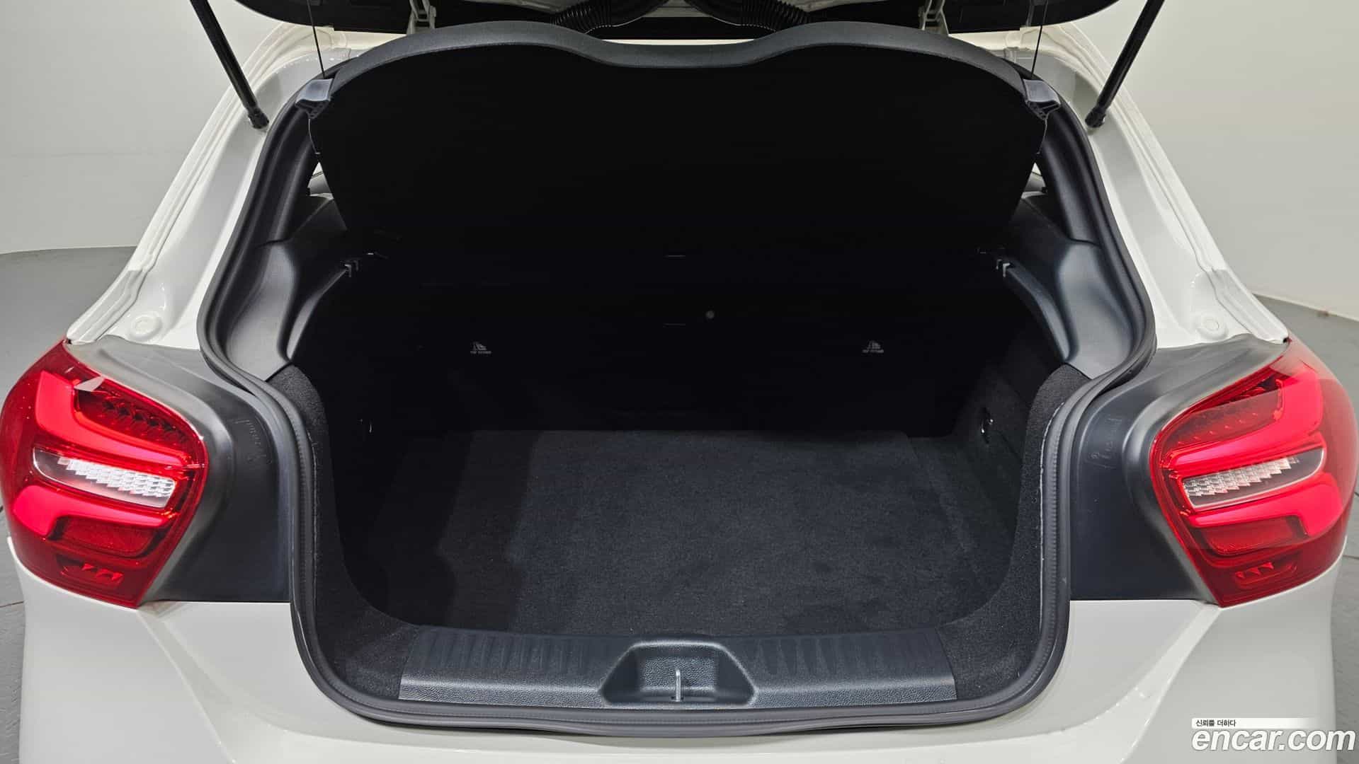 A-Class Mercedes-Benz 2016.0-OPTION-024