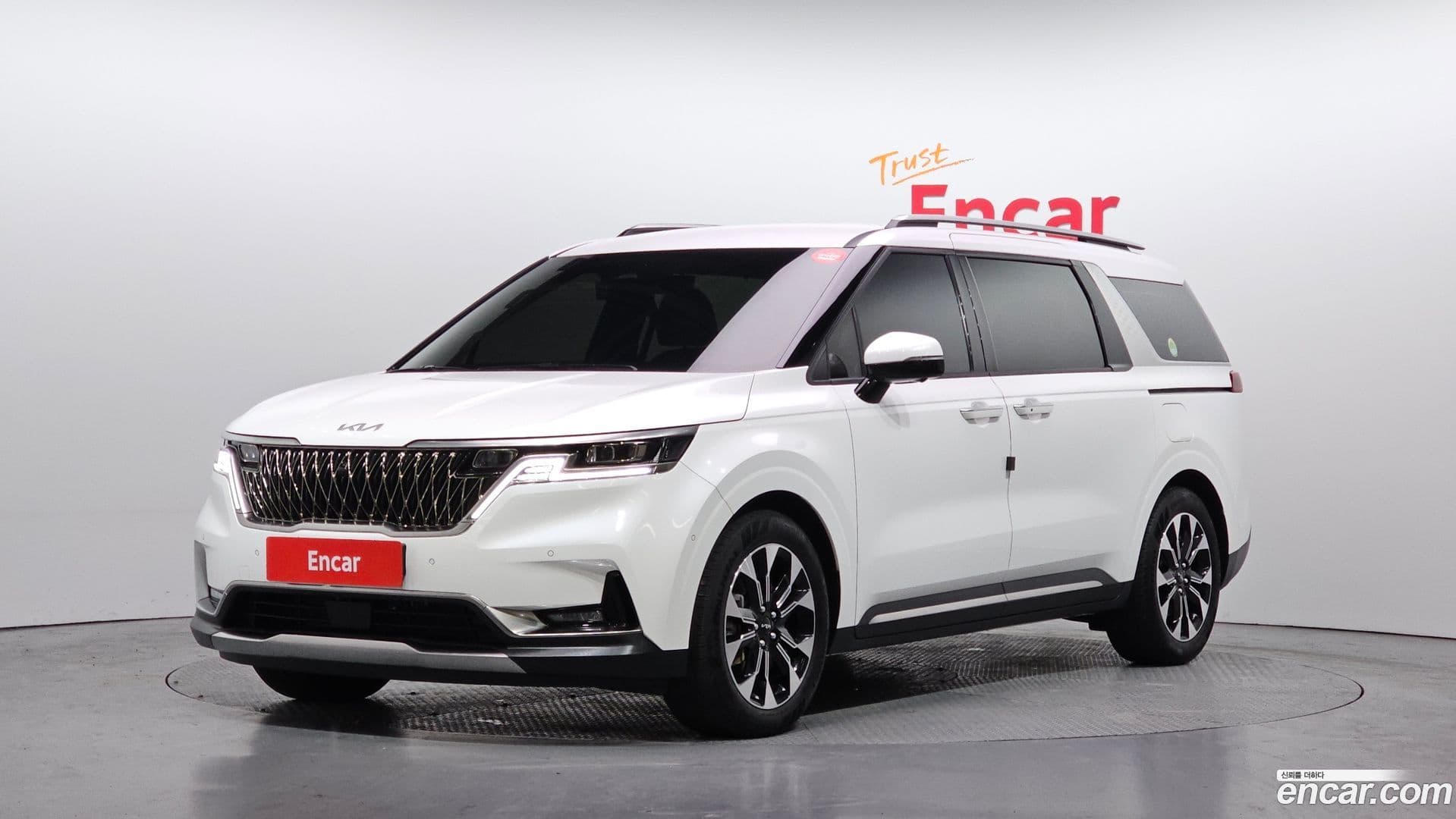 Main__Slider__Photo:Canival Kia 2023.2-0